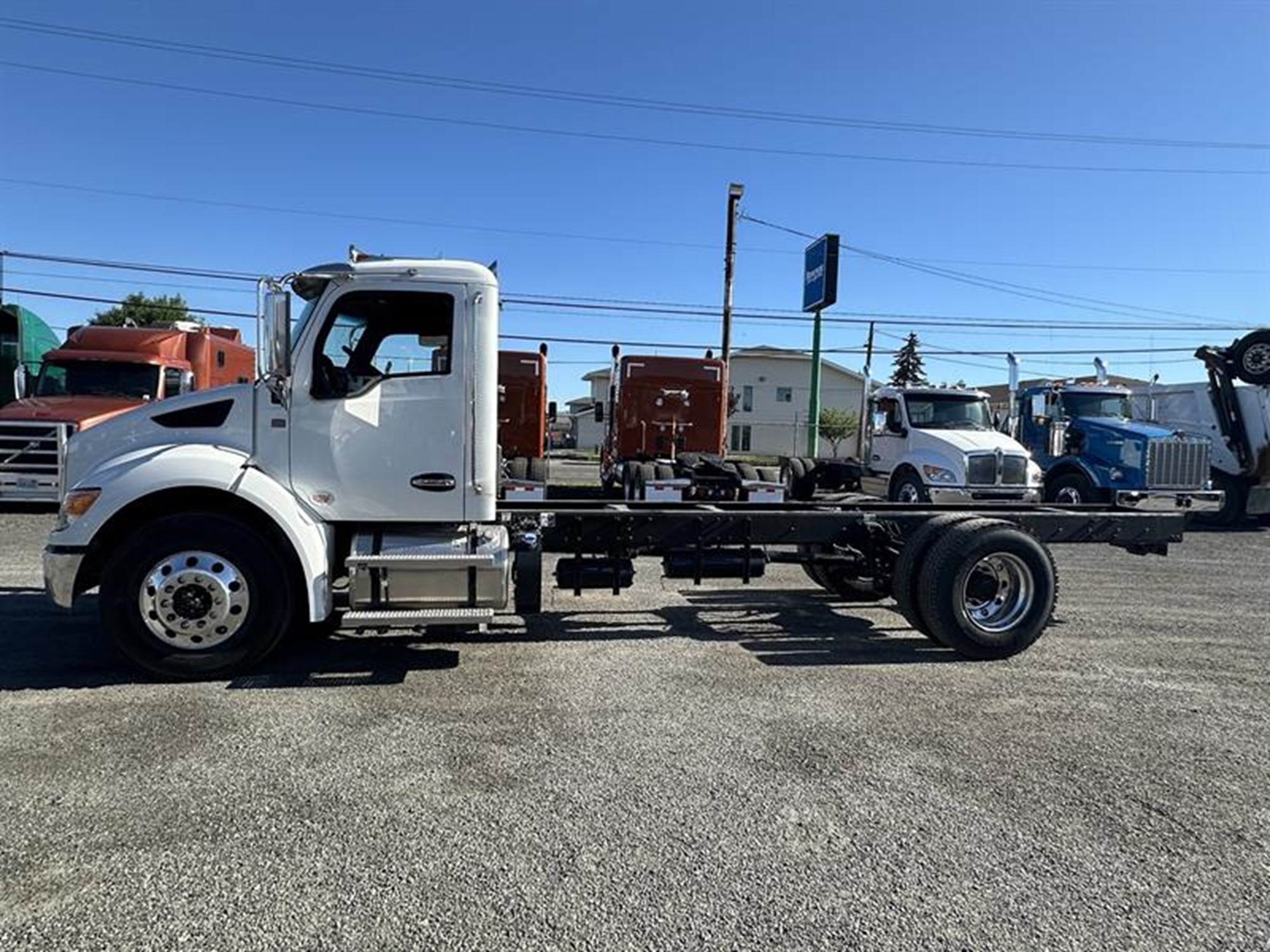 2025 Kenworth T380 - image 2 of 6