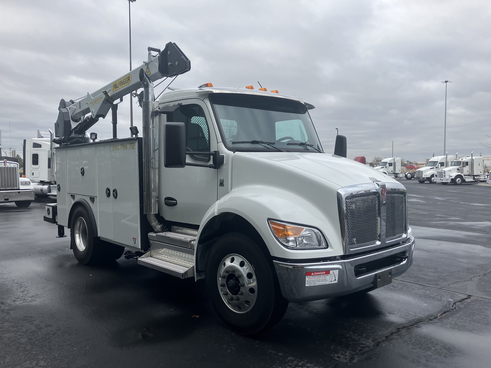 2025 Kenworth T280 2025 Kenworth T280 - image 3 of 5