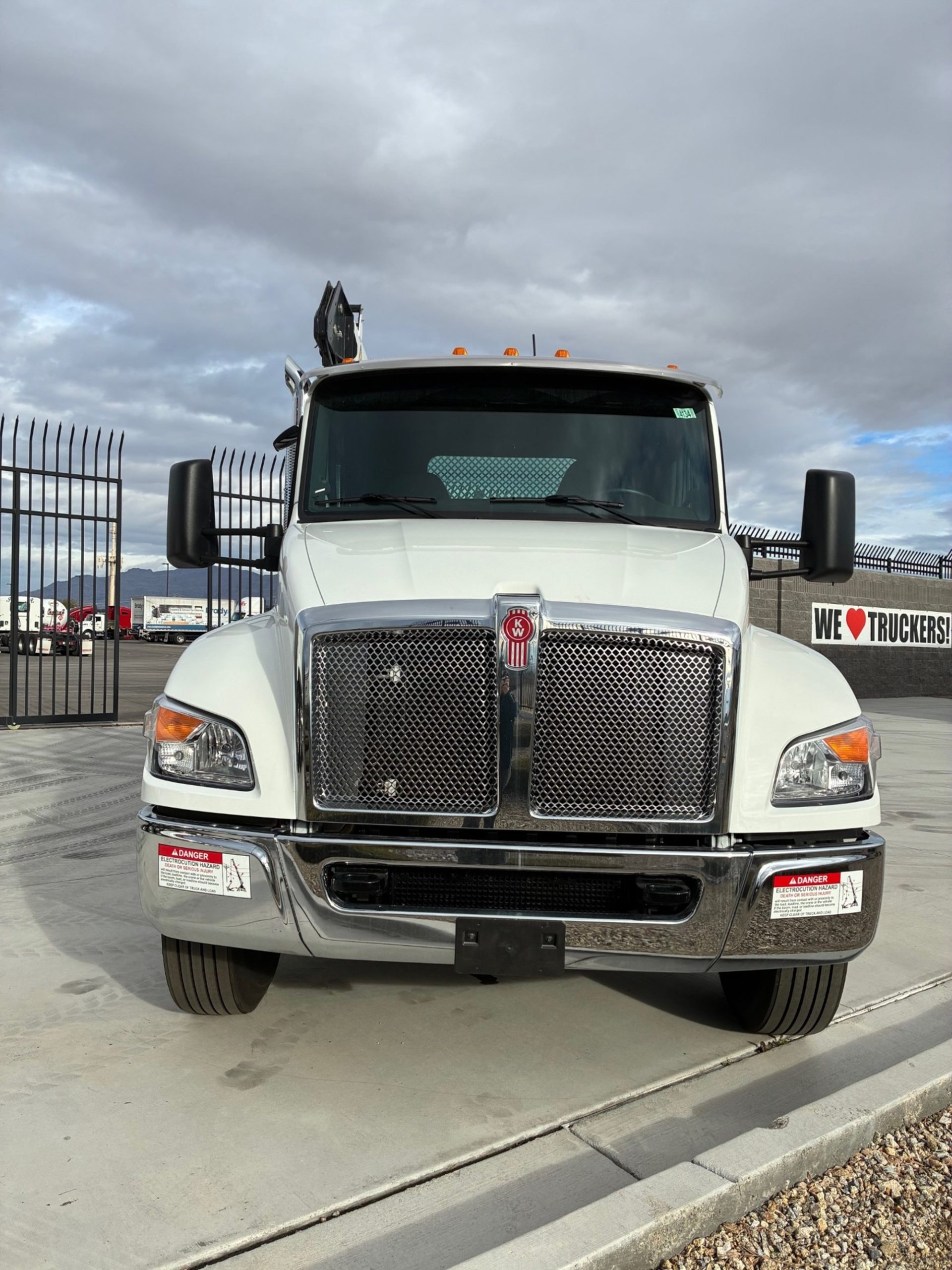 2025 Kenworth T280 - image 4 of 6