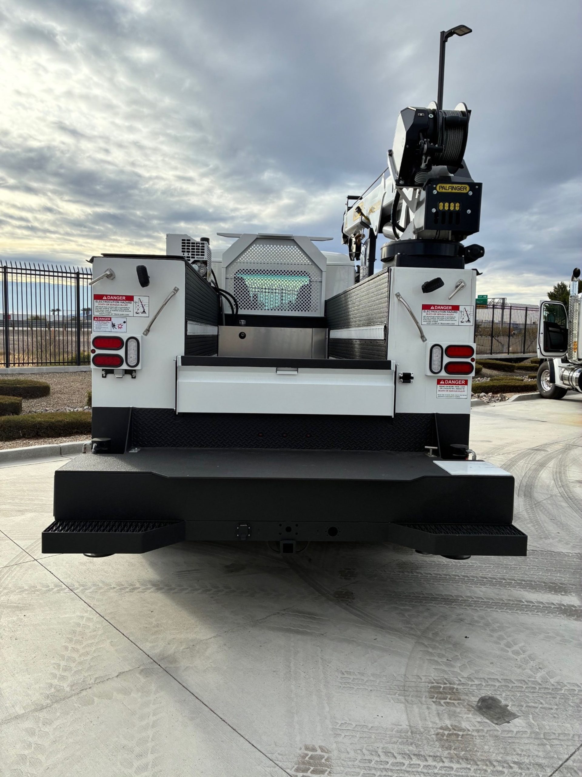 2025 Kenworth T280 - image 5 of 6