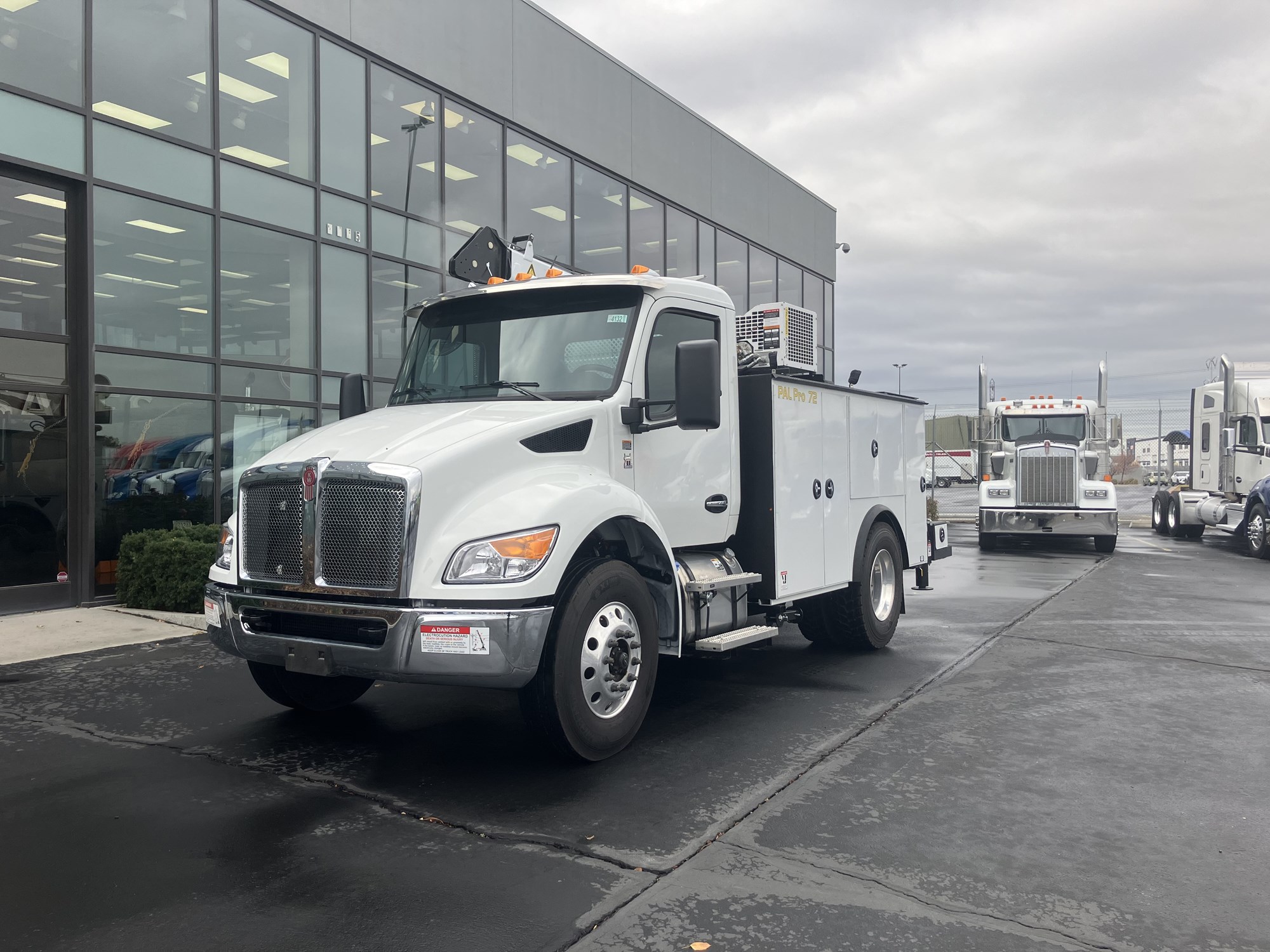 2025 Kenworth T280 2025 Kenworth T280 - image 1 of 5
