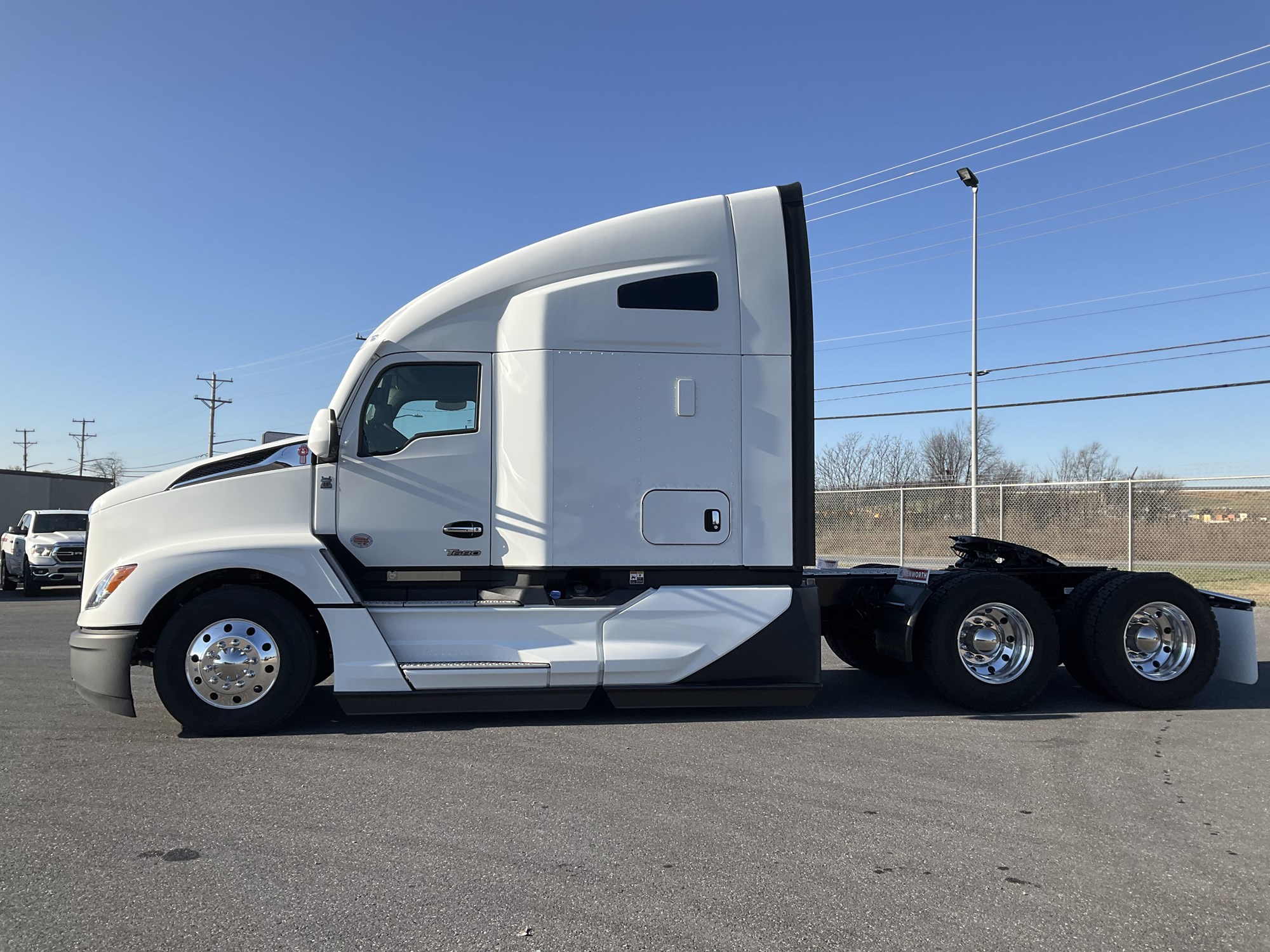 2026 Kenworth T680 Next Gen - image 2 of 6