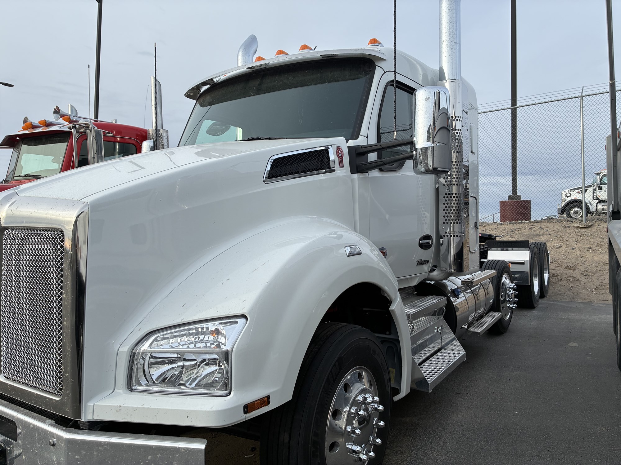 2026 Kenworth T880 2026 Kenworth T880 - image 1 of 6