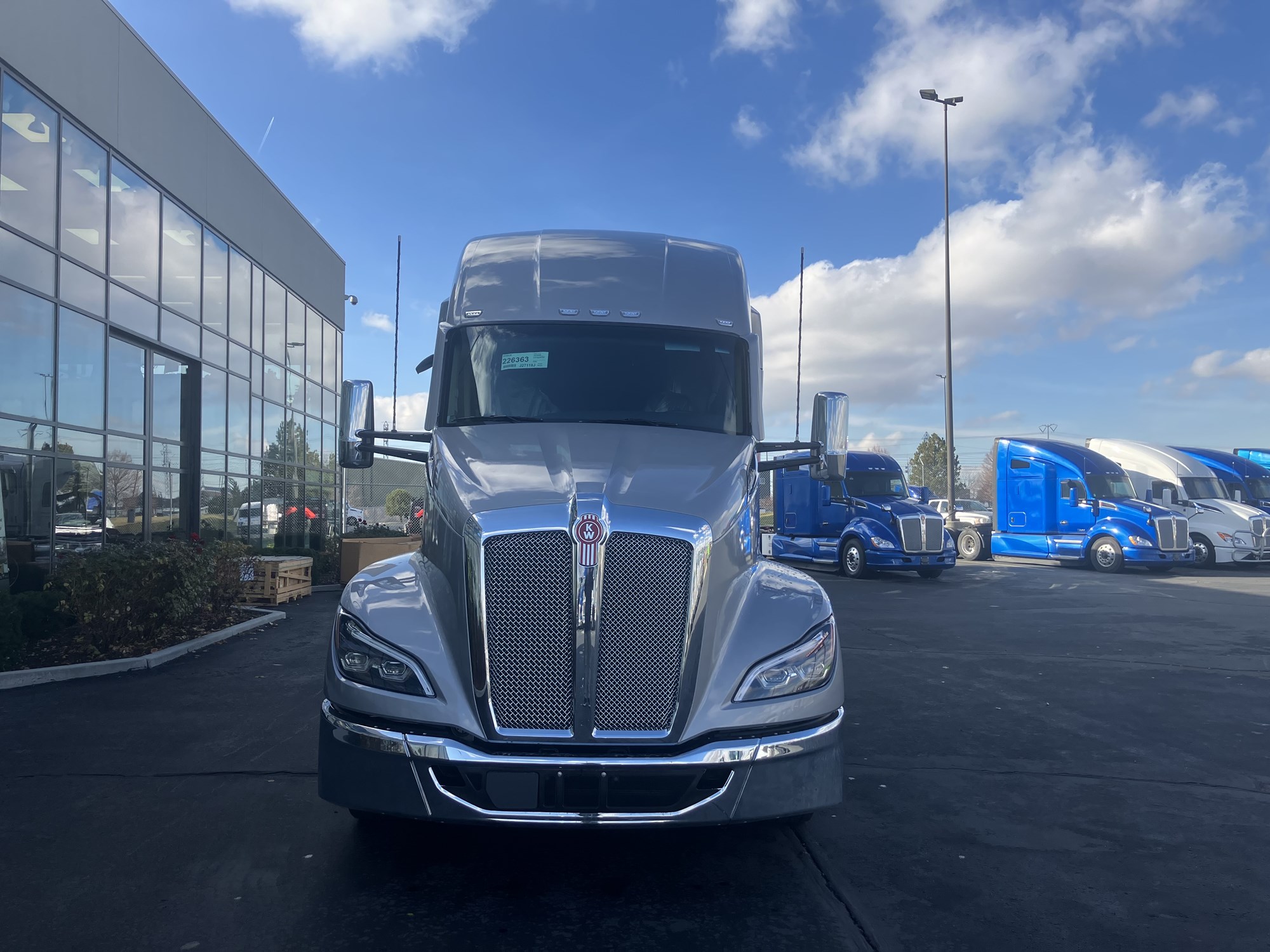 2026 Kenworth T680 Next Gen TJ226363-02 2026 Kenworth T680 Next Gen TJ226363-02