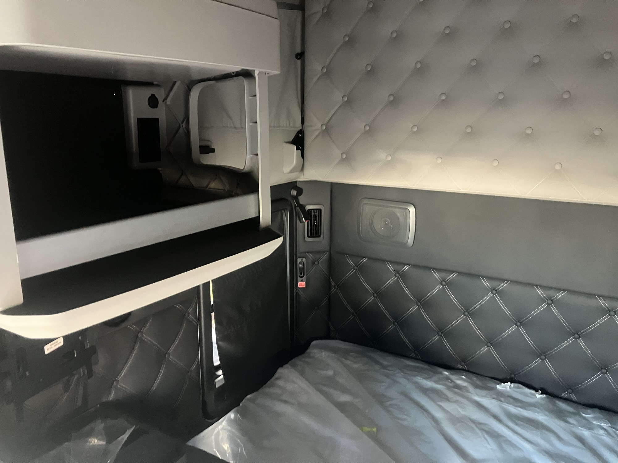 2026 Kenworth T680 Next Gen TJ226363-07 2026 Kenworth T680 Next Gen TJ226363-07