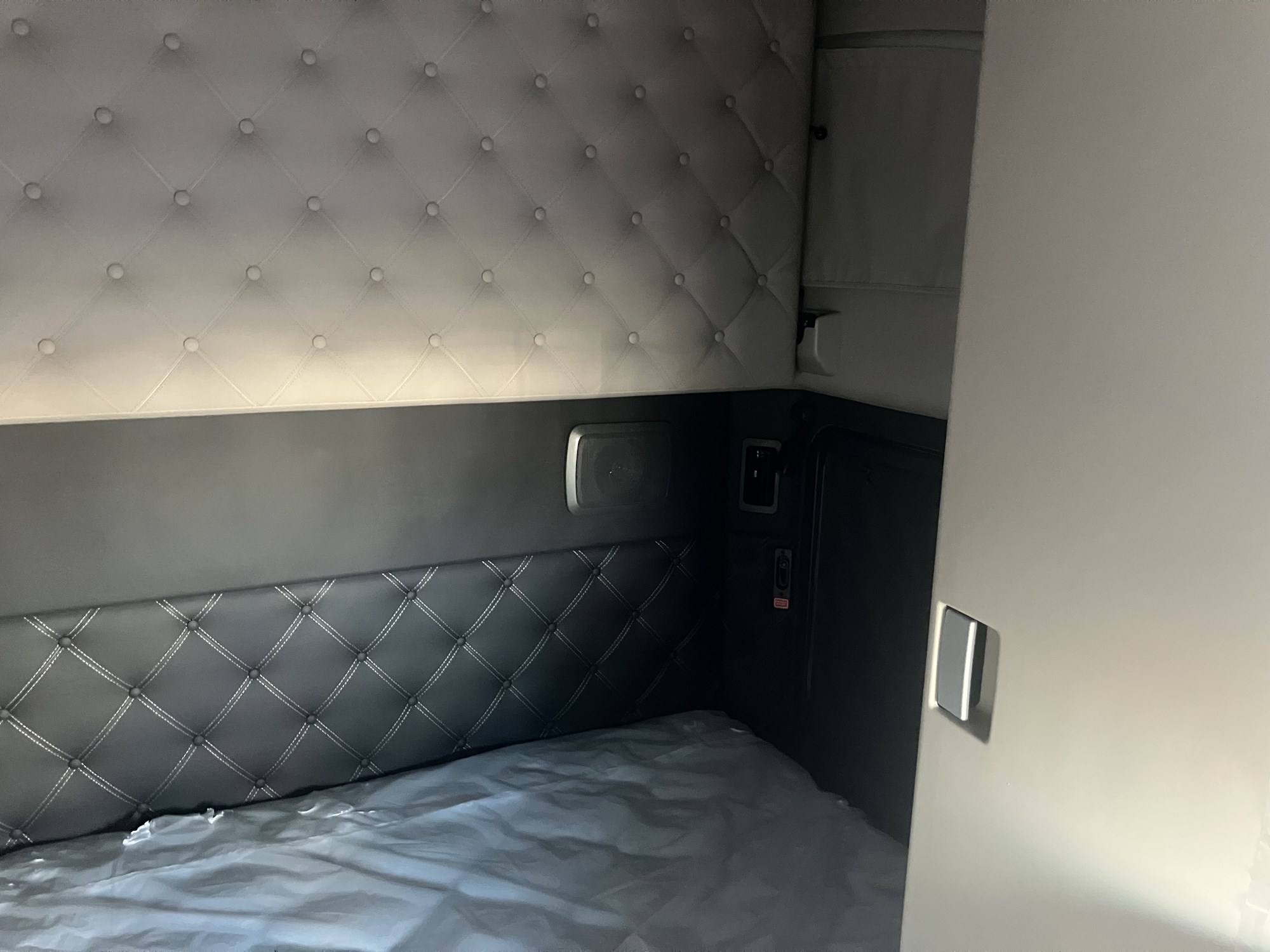 2026 Kenworth T680 Next Gen TJ226363-08 2026 Kenworth T680 Next Gen TJ226363-08