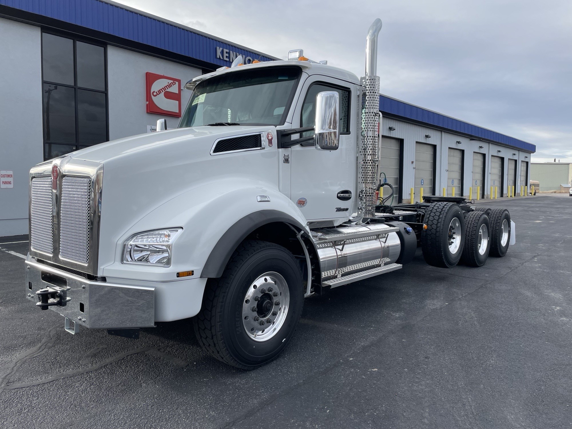 2026 Kenworth T880 2026 Kenworth T880 - image 1 of 6