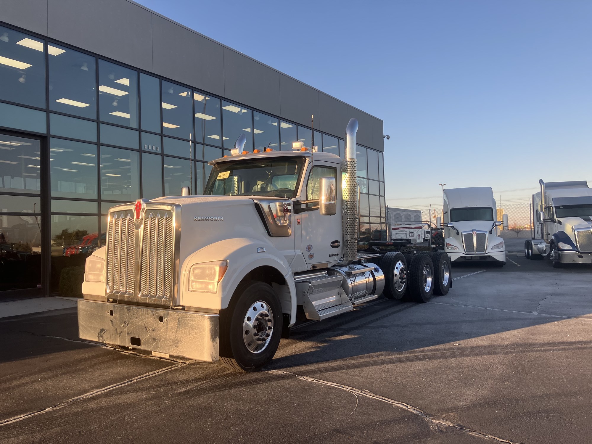 2026 Kenworth W990 2026 Kenworth W990 - image 1 of 6