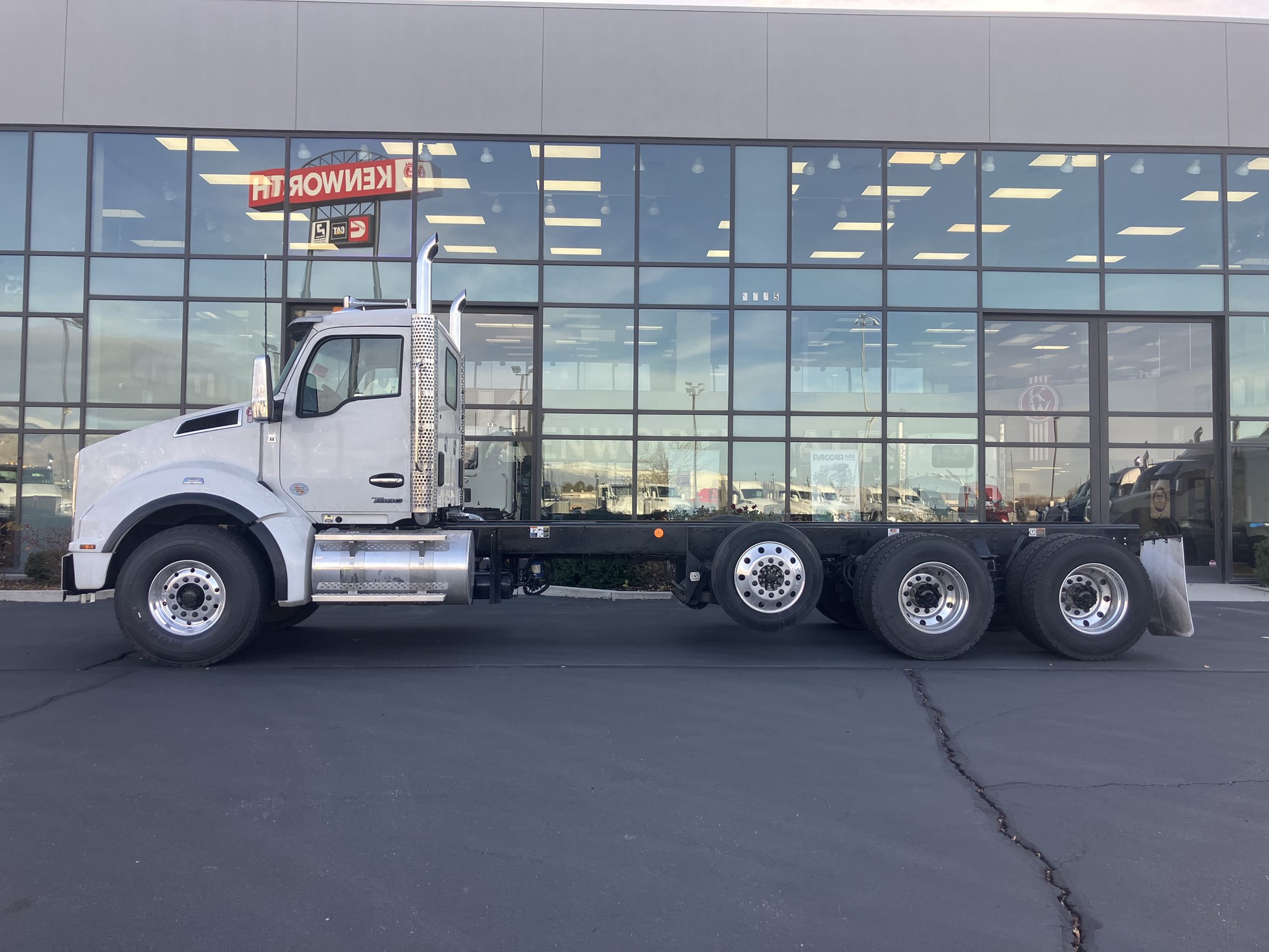 2026 Kenworth T880 2026 Kenworth T880 - image 5 of 6