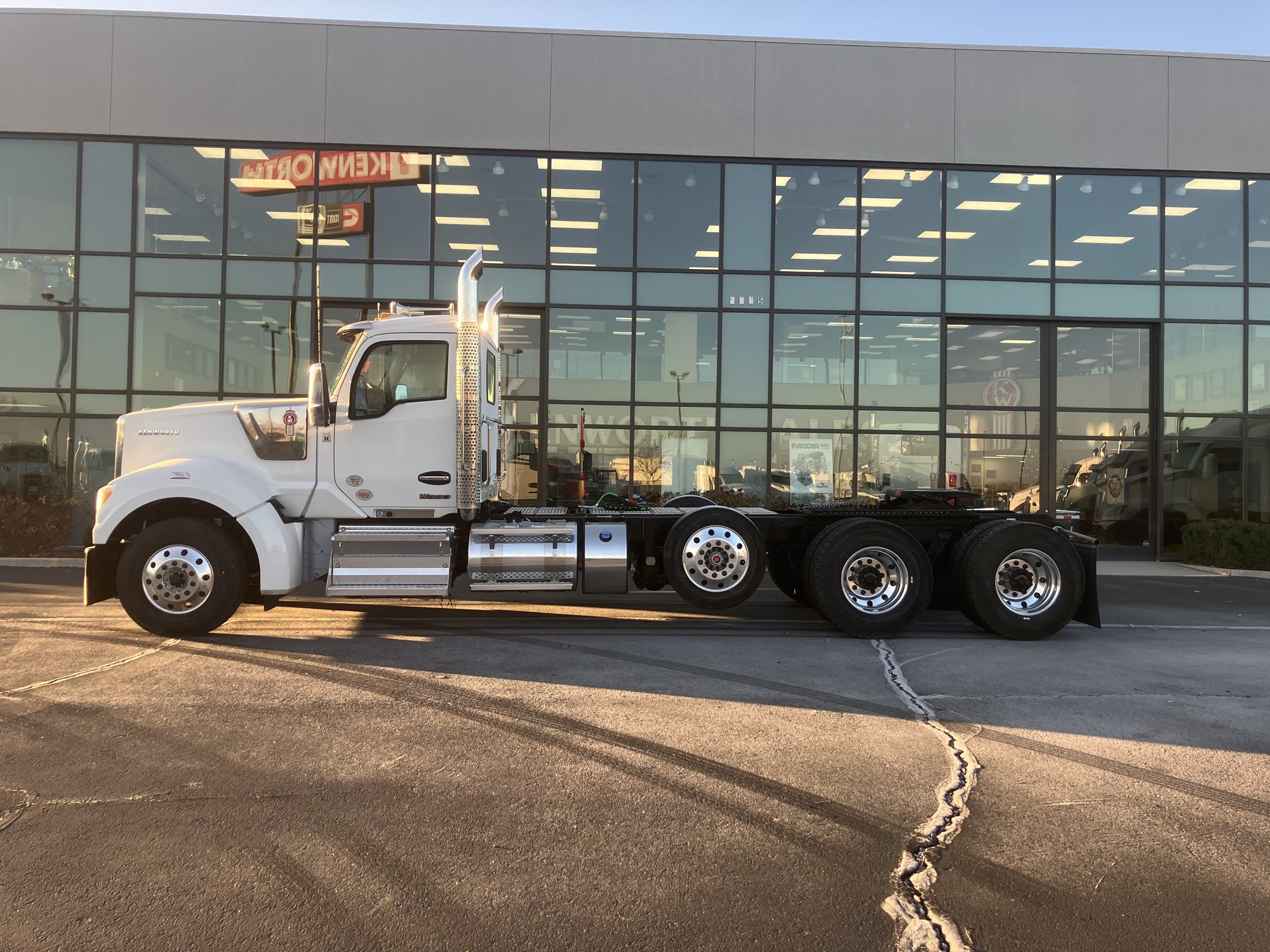2026 Kenworth W990 2026 Kenworth W990 - image 5 of 6