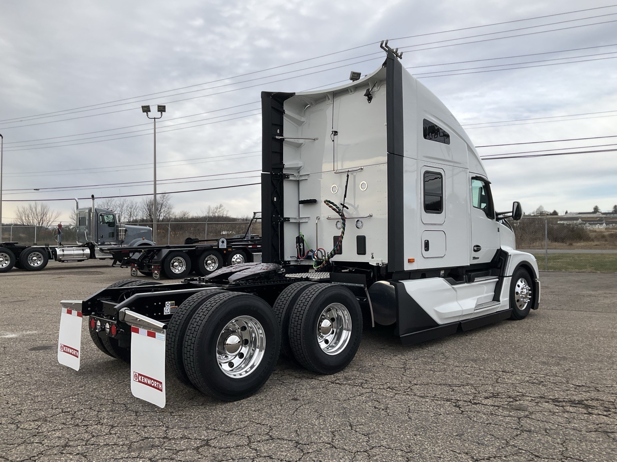 2026 Kenworth T680 Next Gen 2026 Kenworth T680 Next Gen - image 3 of 6