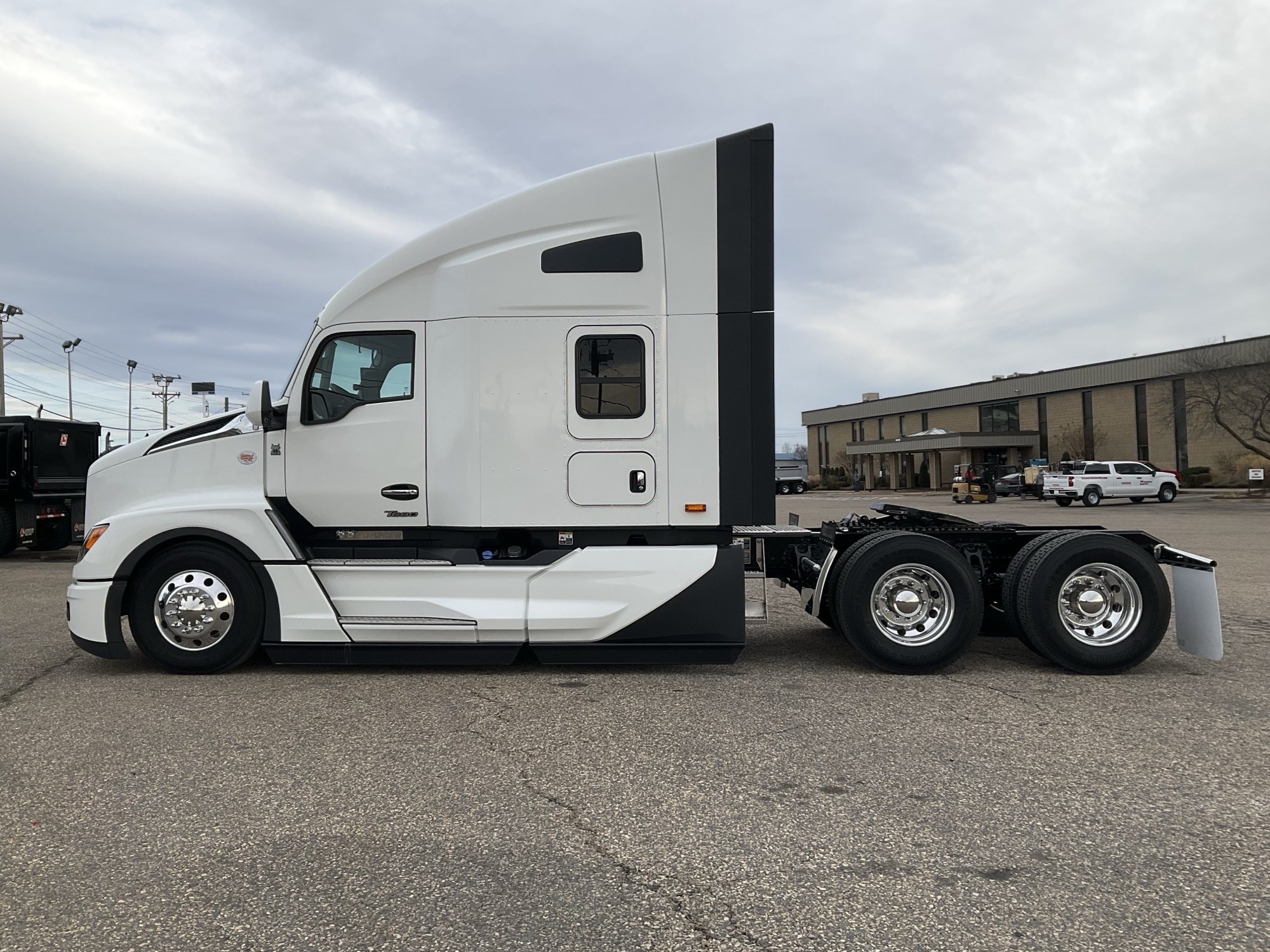 2026 Kenworth T680 Next Gen 2026 Kenworth T680 Next Gen - image 5 of 6
