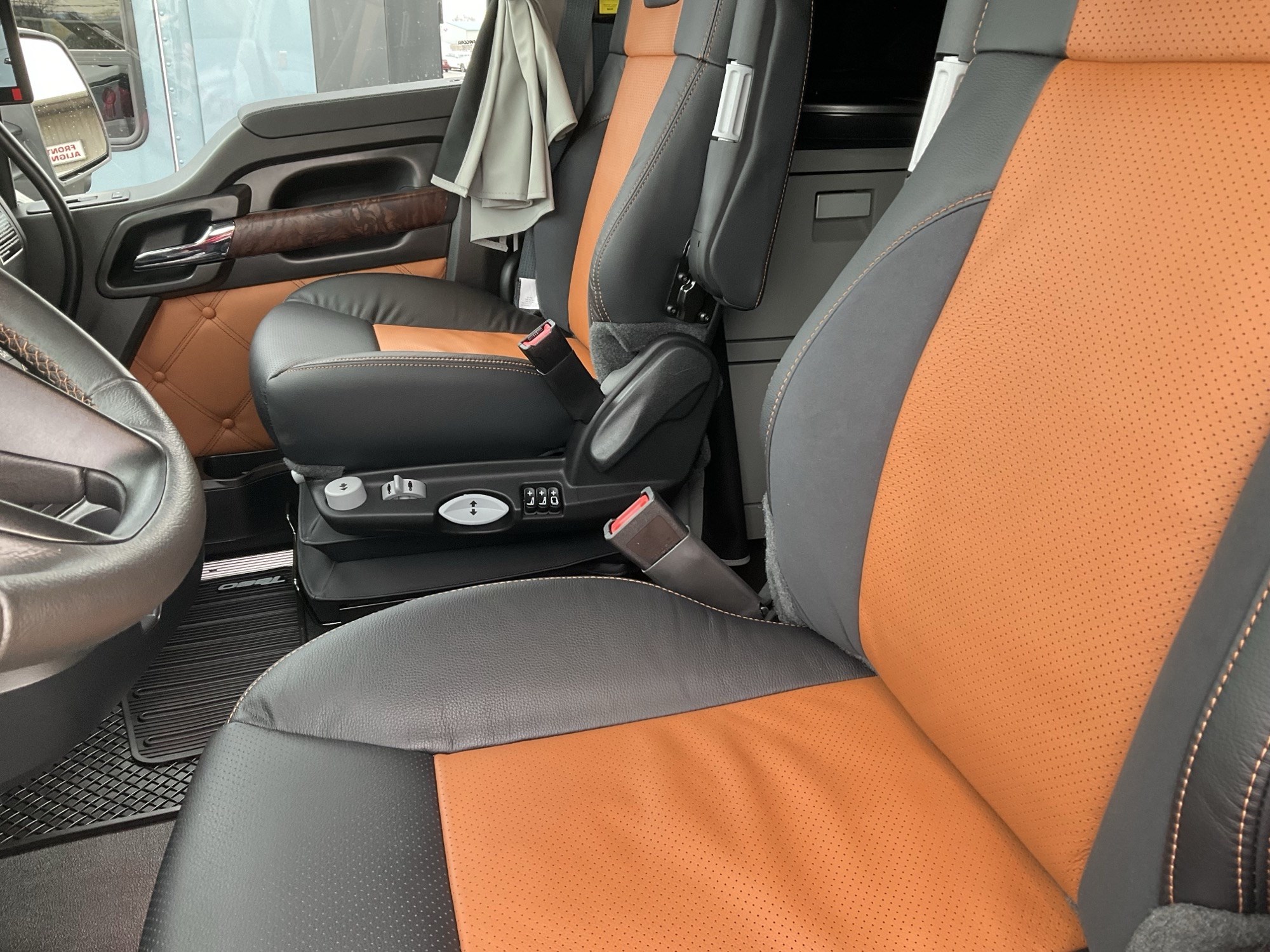 2026 Kenworth T680 Next Gen TJ230037-08 2026 Kenworth T680 Next Gen TJ230037-08