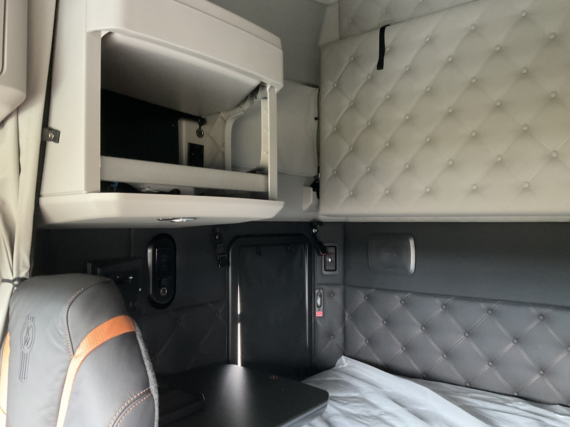 2026 Kenworth T680 Next Gen TJ230037-13 2026 Kenworth T680 Next Gen TJ230037-13