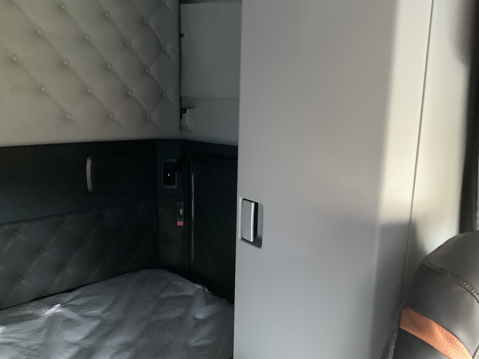 2026 Kenworth T680 Next Gen TJ230037-15 2026 Kenworth T680 Next Gen TJ230037-15