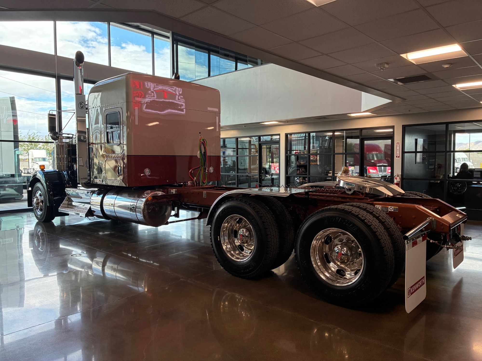 2026 Kenworth W900B - image 4 of 6