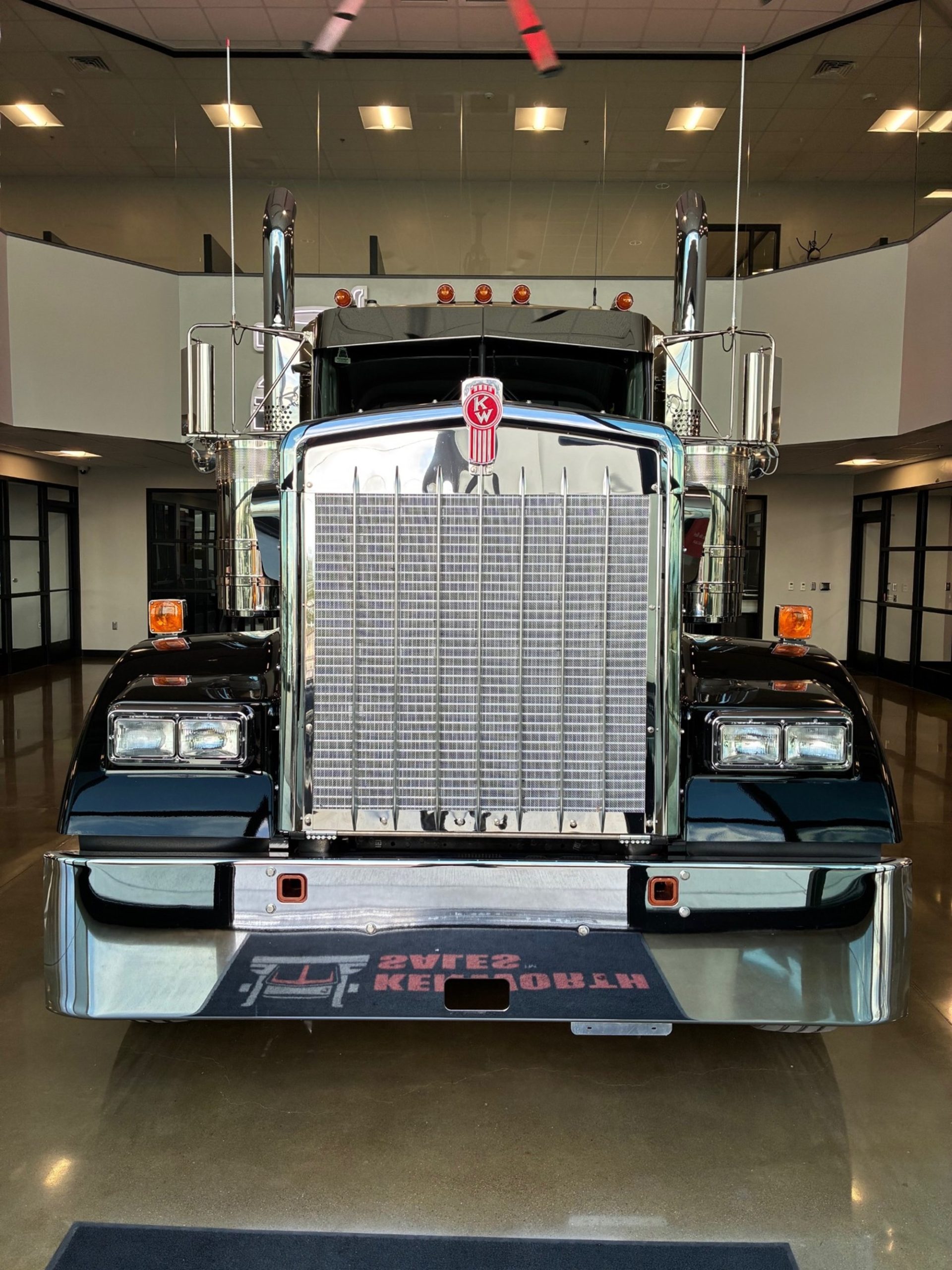 2026 Kenworth W900B - image 5 of 6