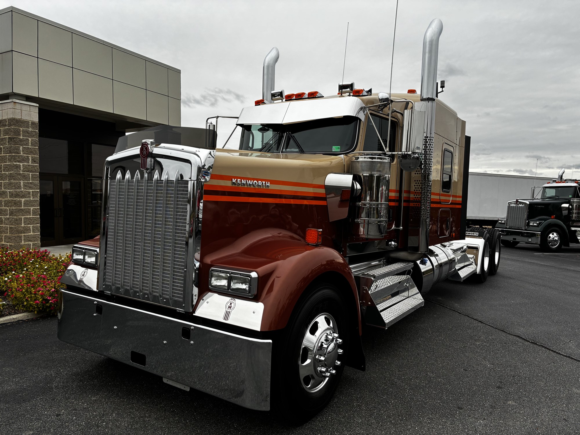 2026 Kenworth W900L - image 1 of 6
