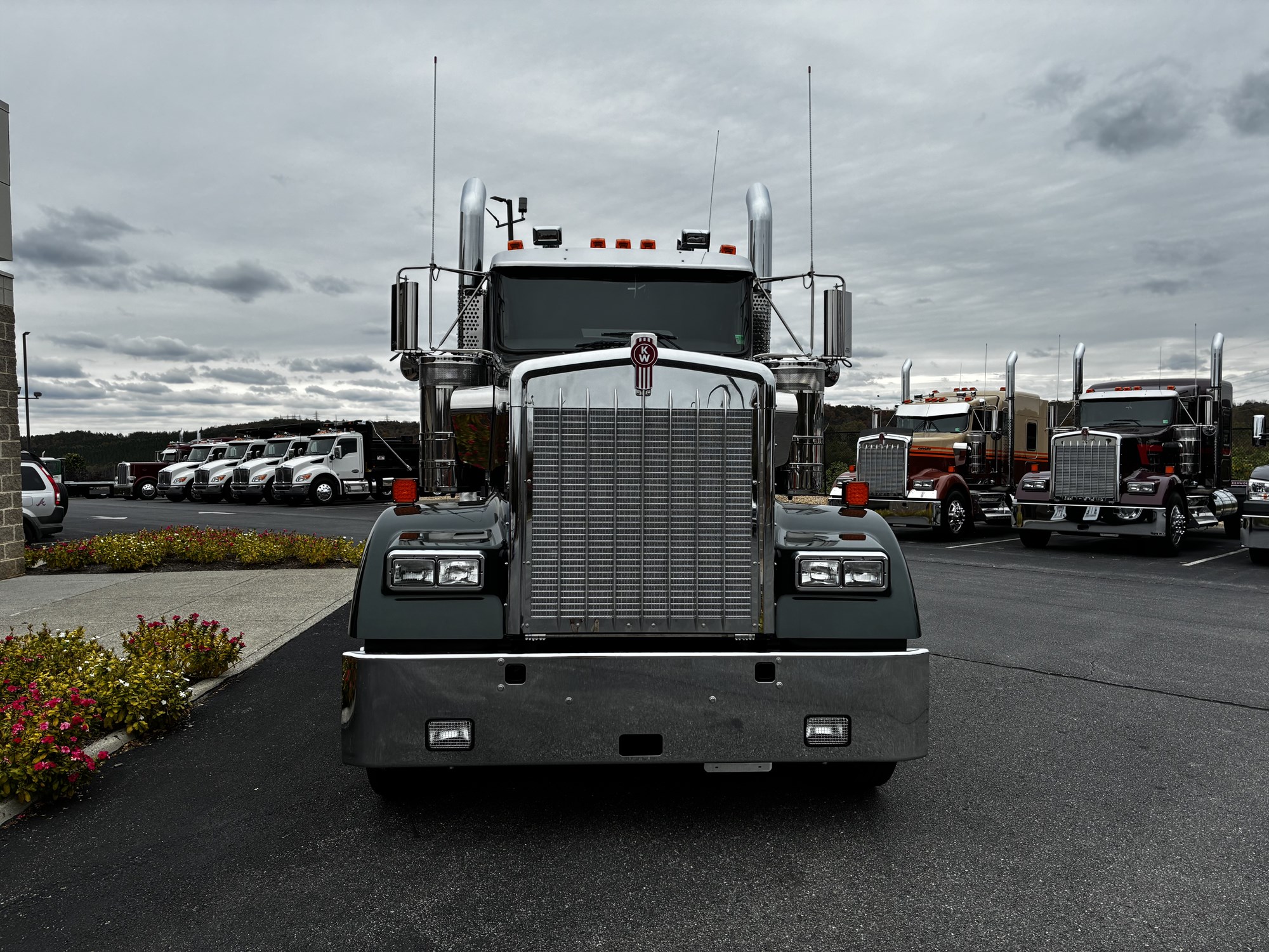 2026 Kenworth W900B - image 2 of 6