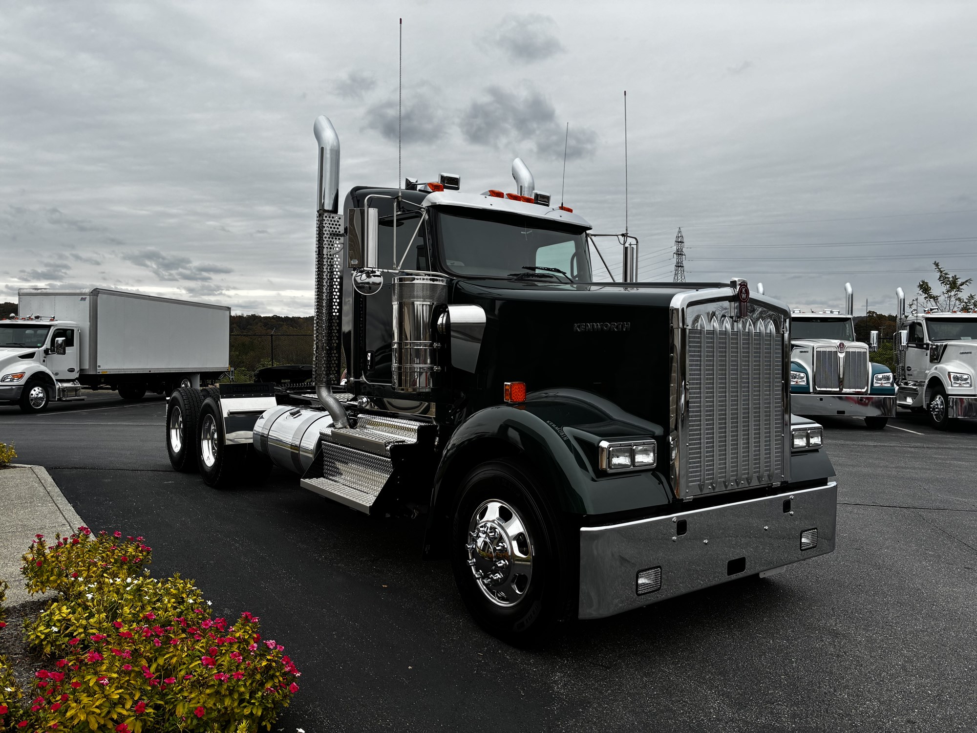 2026 Kenworth W900B - image 3 of 6