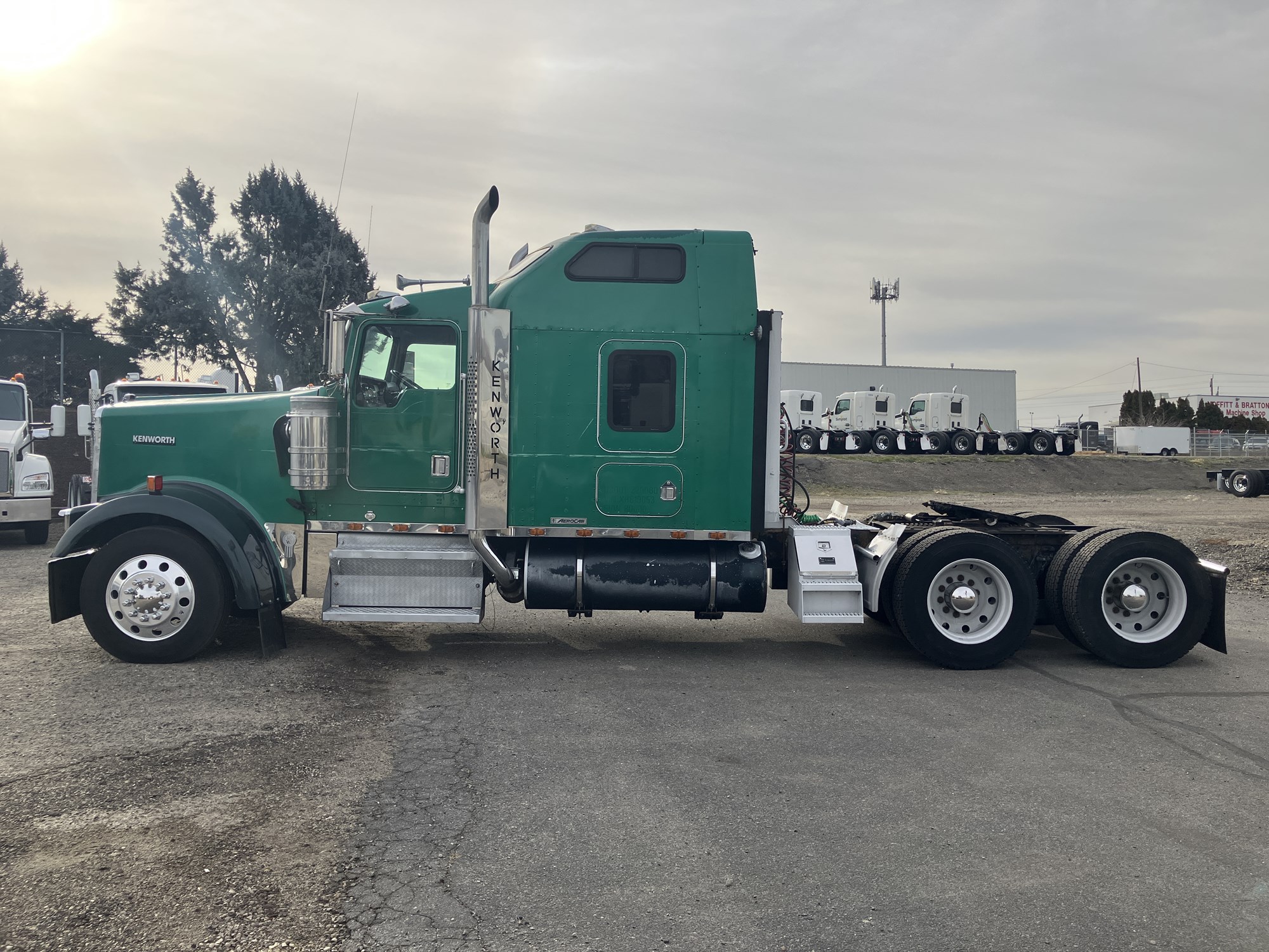 1999 Kenworth W900 1999 Kenworth W900 - image 2 of 6