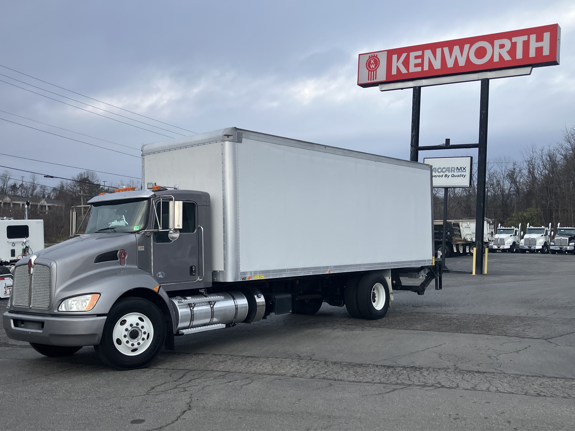 2018 Kenworth T270 - image 2 of 6