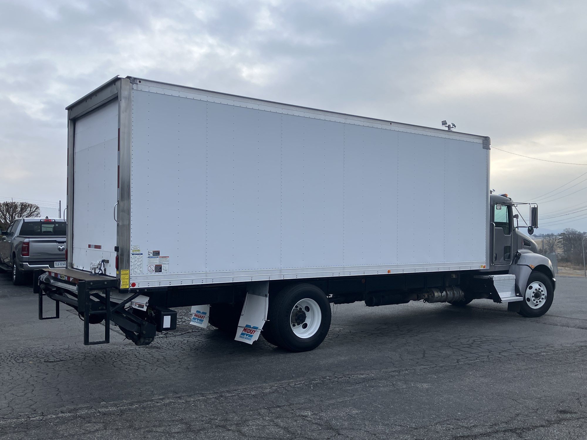 2018 Kenworth T270 - image 6 of 6