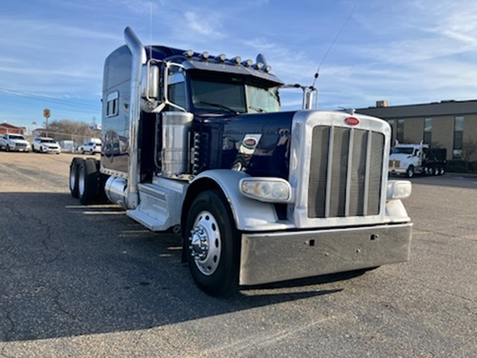 2019 Peterbilt 389 - image 3 of 6
