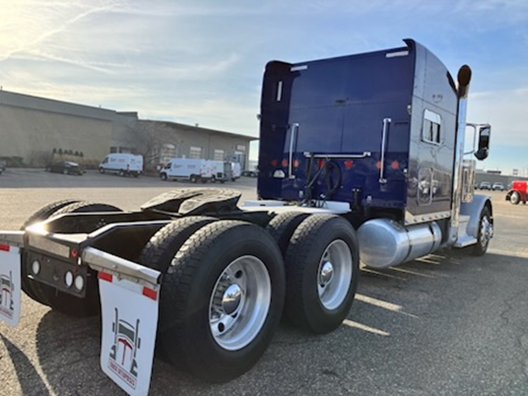 2019 Peterbilt 389 - image 4 of 6