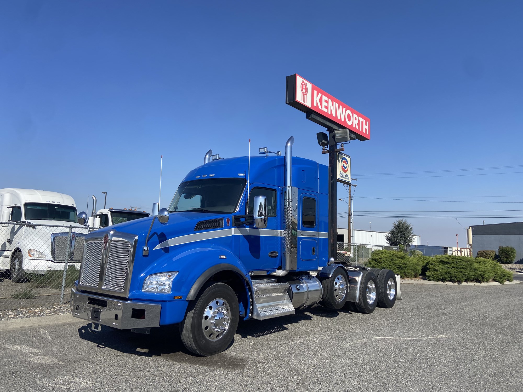 2020 Kenworth T880 2020 Kenworth T880 - image 1 of 6