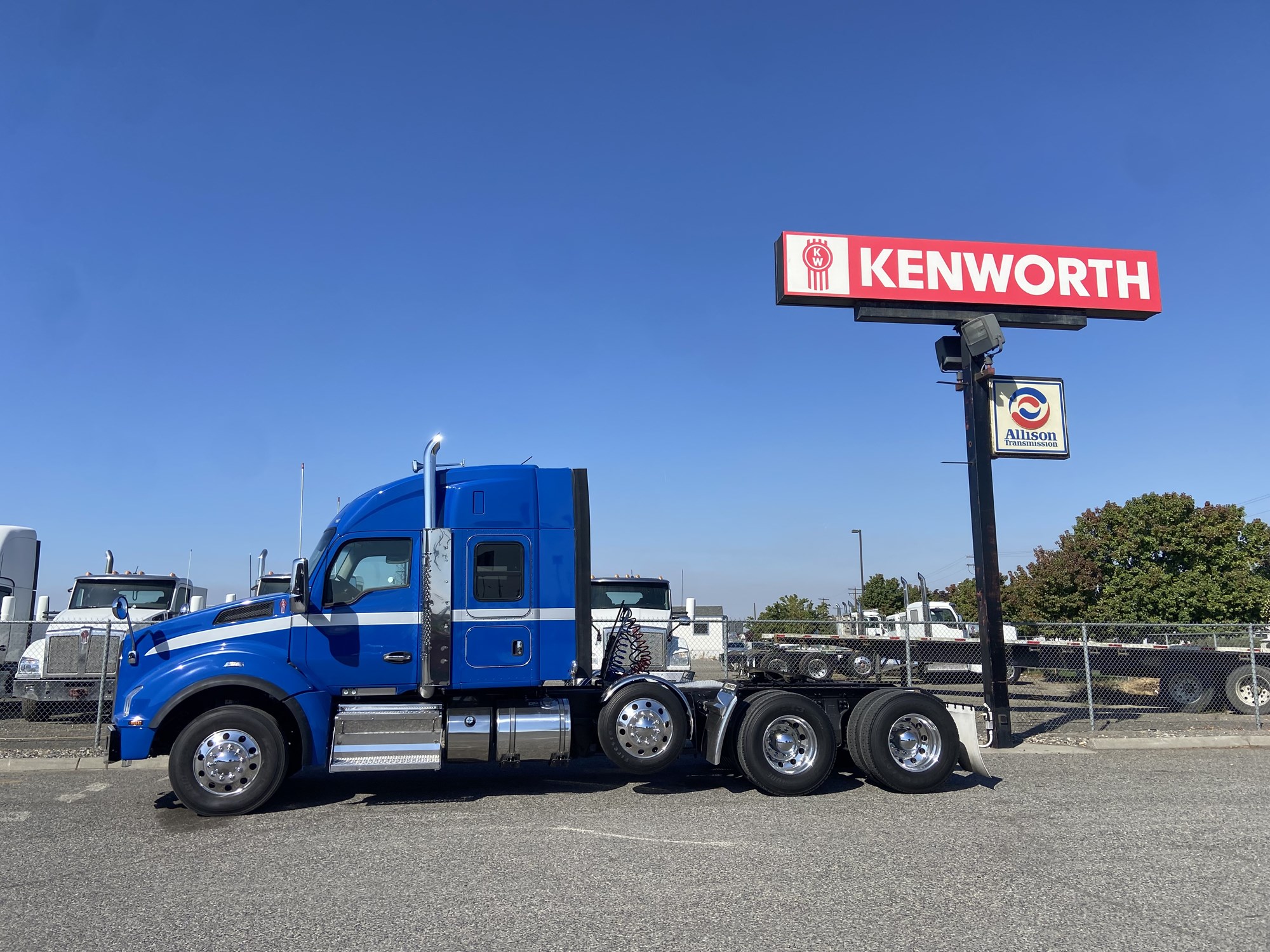 2020 Kenworth T880 2020 Kenworth T880 - image 3 of 6
