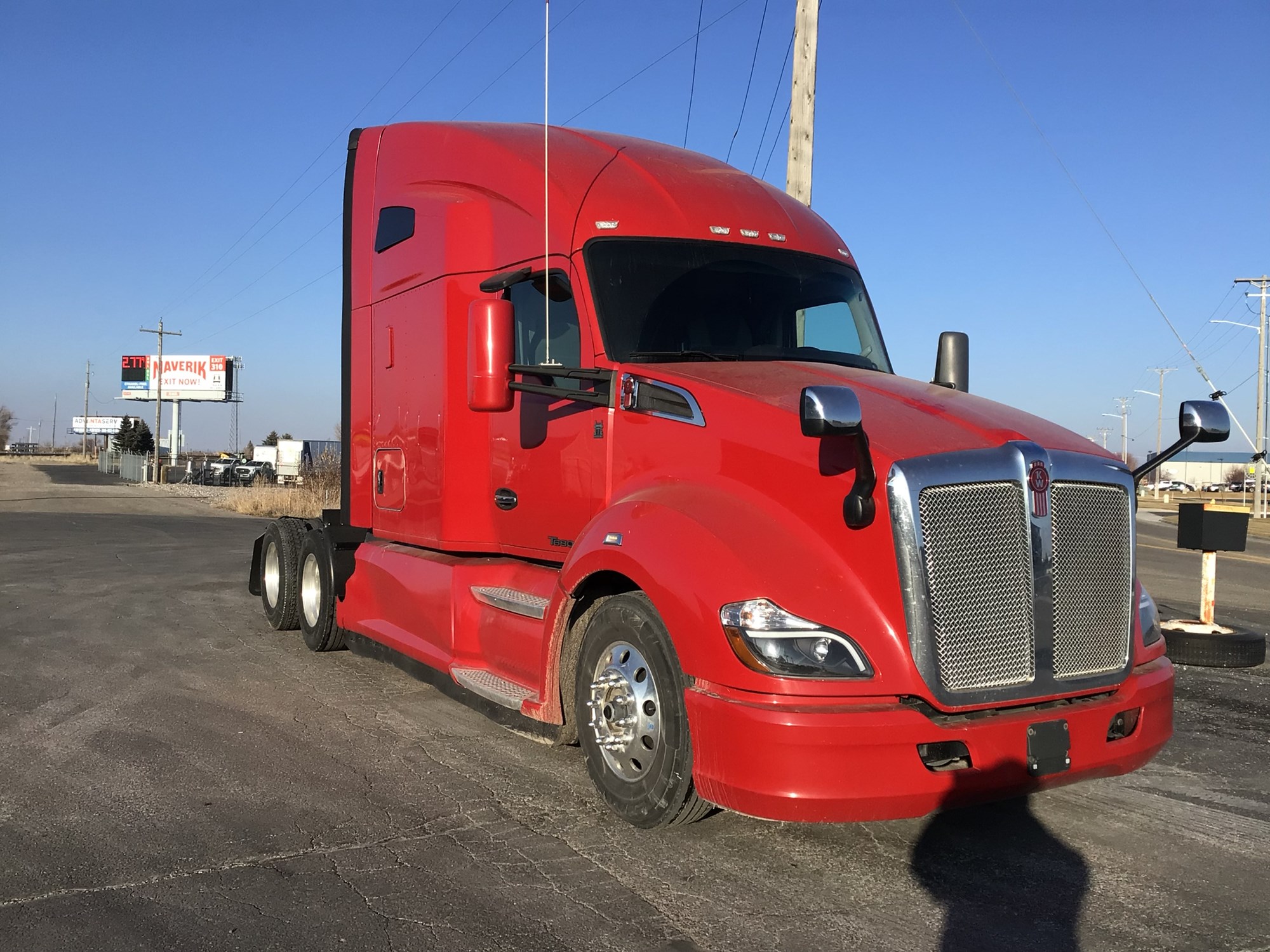 2020 Kenworth T680 - image 3 of 6