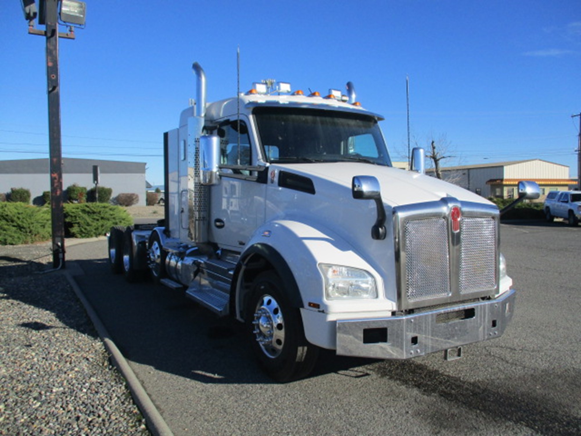 2020 Kenworth T880 2020 Kenworth T880 - image 2 of 6