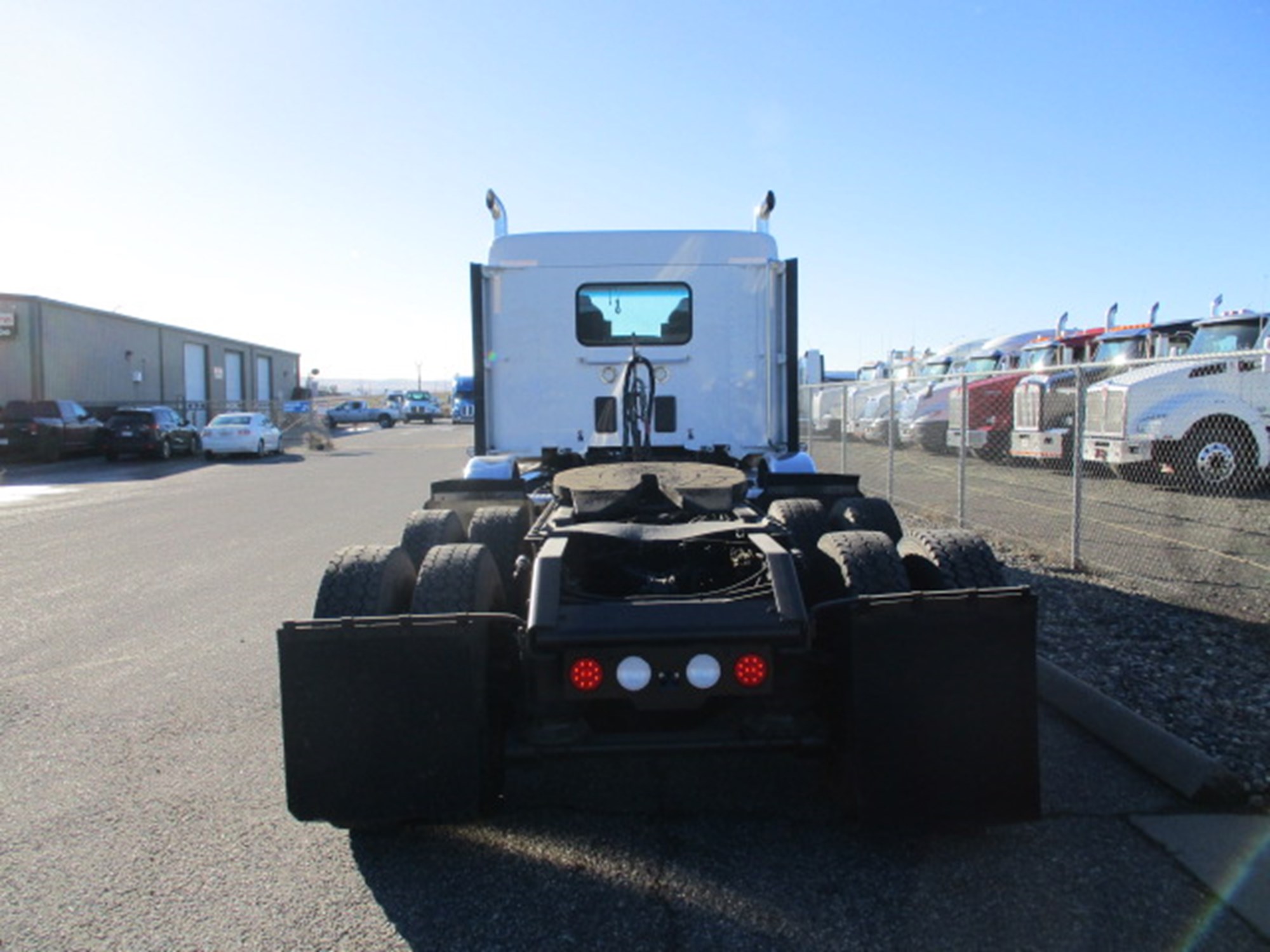 2020 Kenworth T880 2020 Kenworth T880 - image 4 of 6