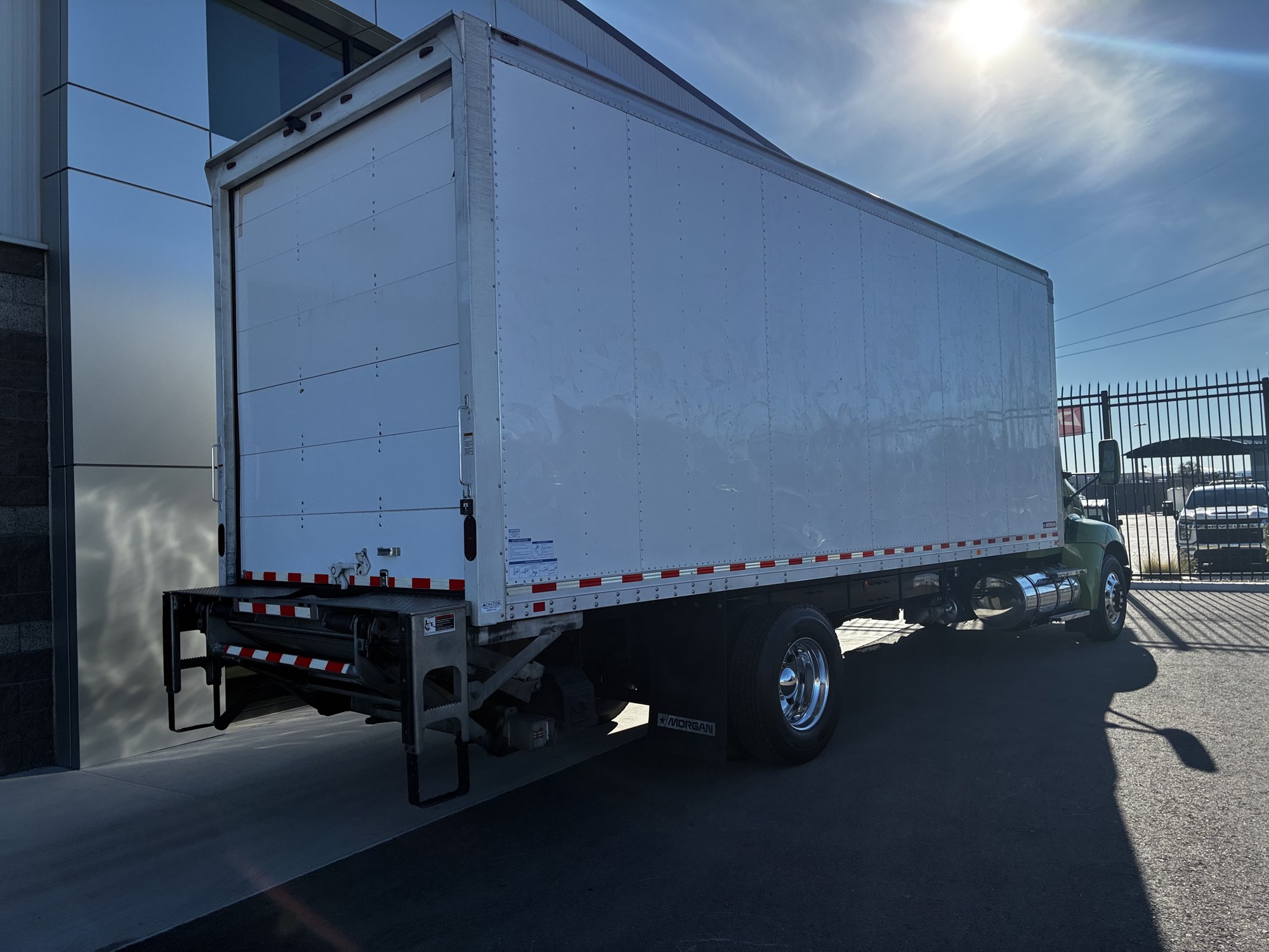 2020 Kenworth T270 - image 3 of 6