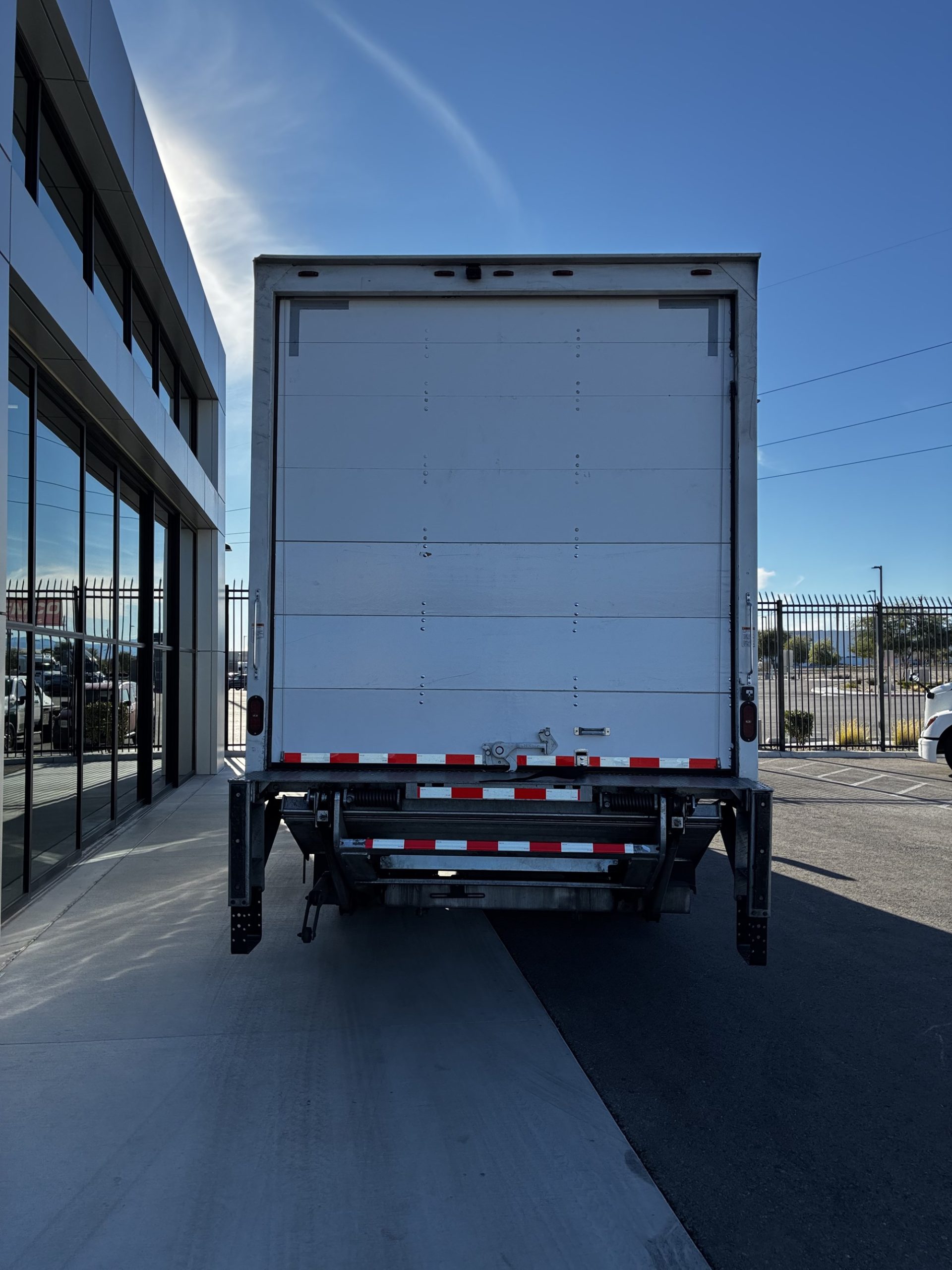 2020 Kenworth T270 - image 4 of 6