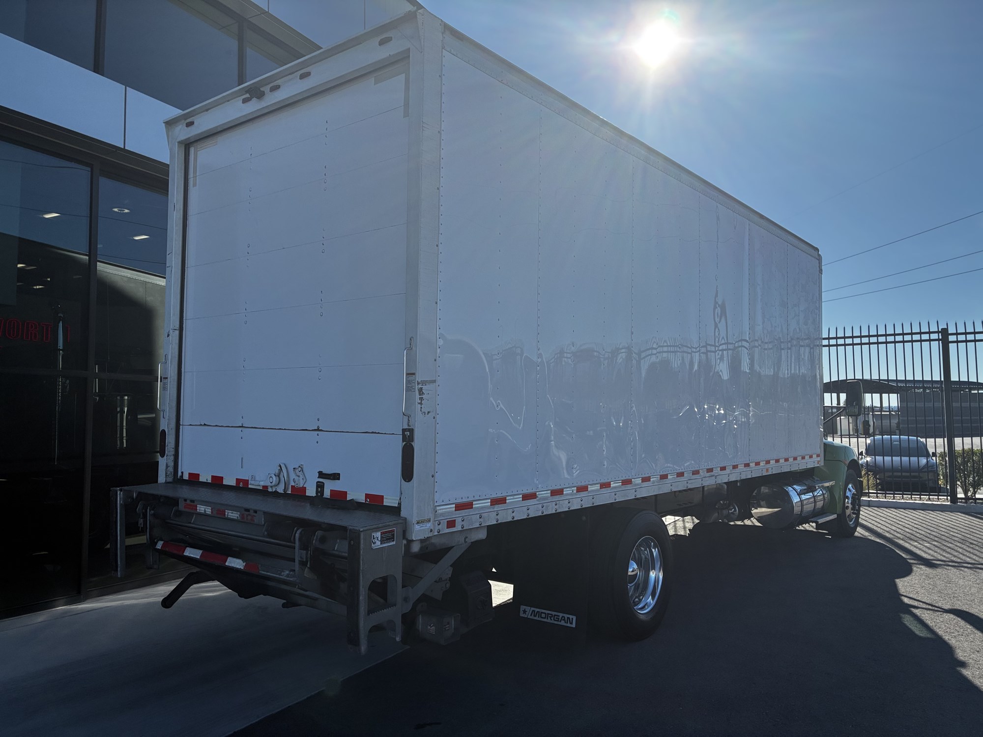 2020 Kenworth T270 - image 3 of 6