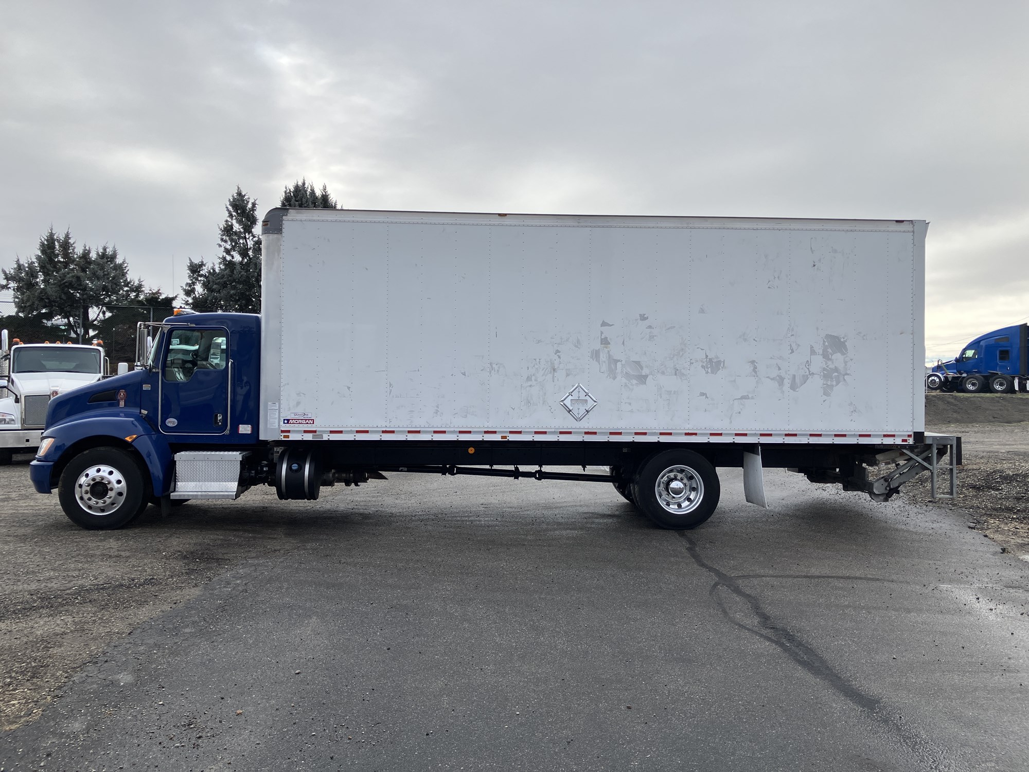 2020 Kenworth T270 - image 2 of 6