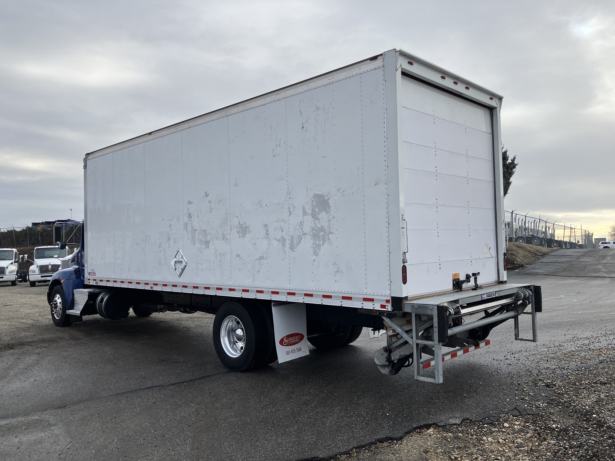 2020 Kenworth T270 - image 3 of 6