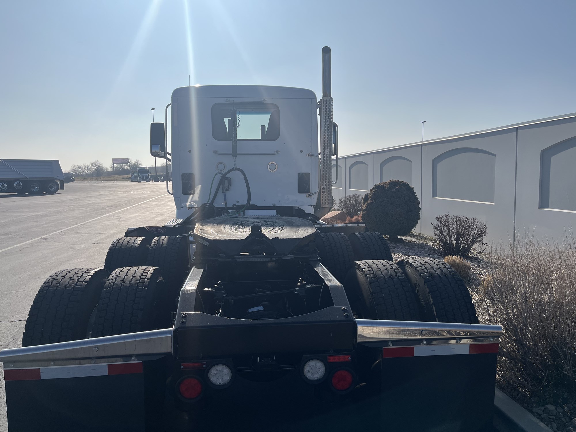2020 Peterbilt 579 - image 5 of 6