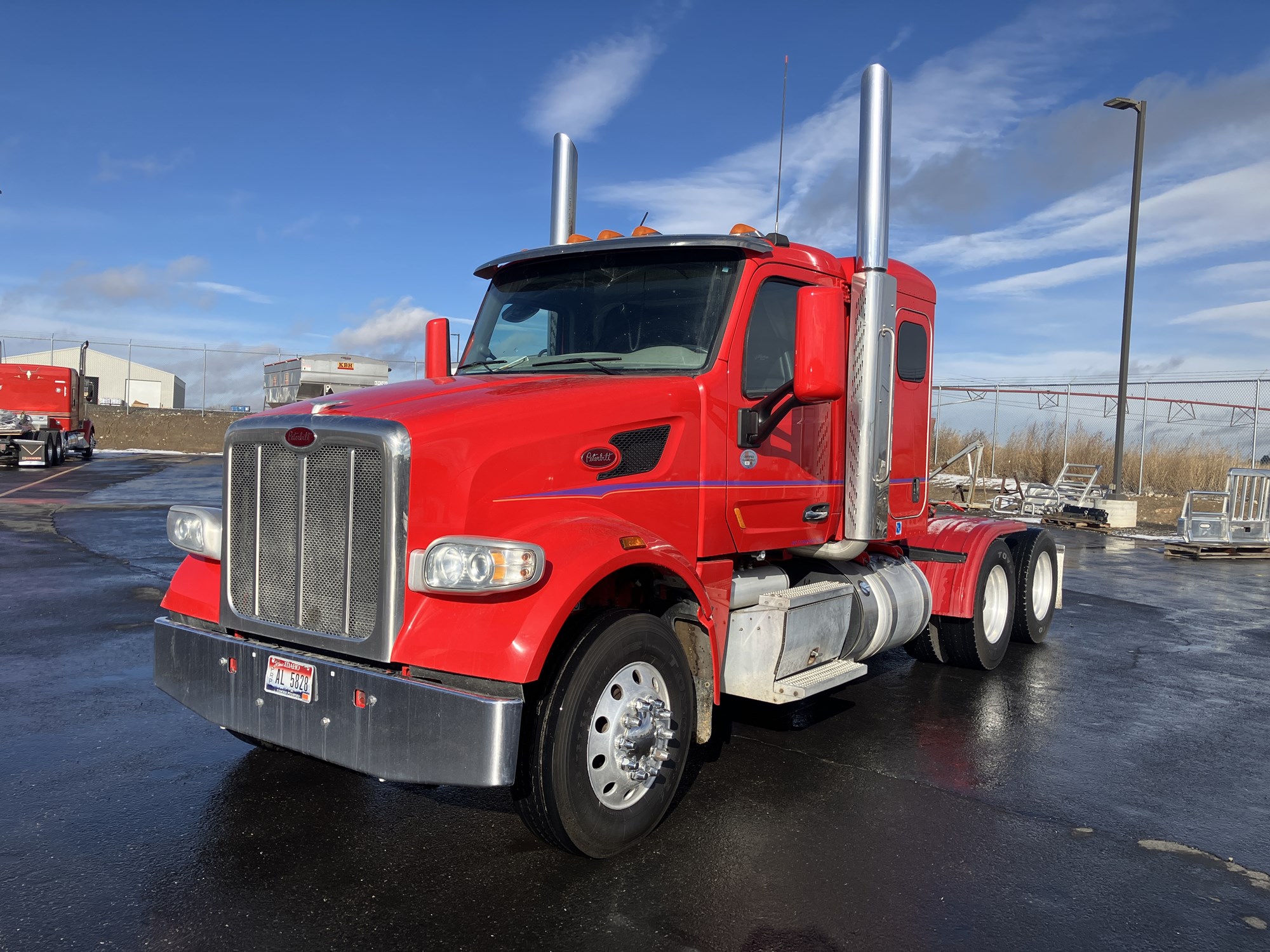 2021 Peterbilt 567 2021 Peterbilt 567 - image 1 of 6