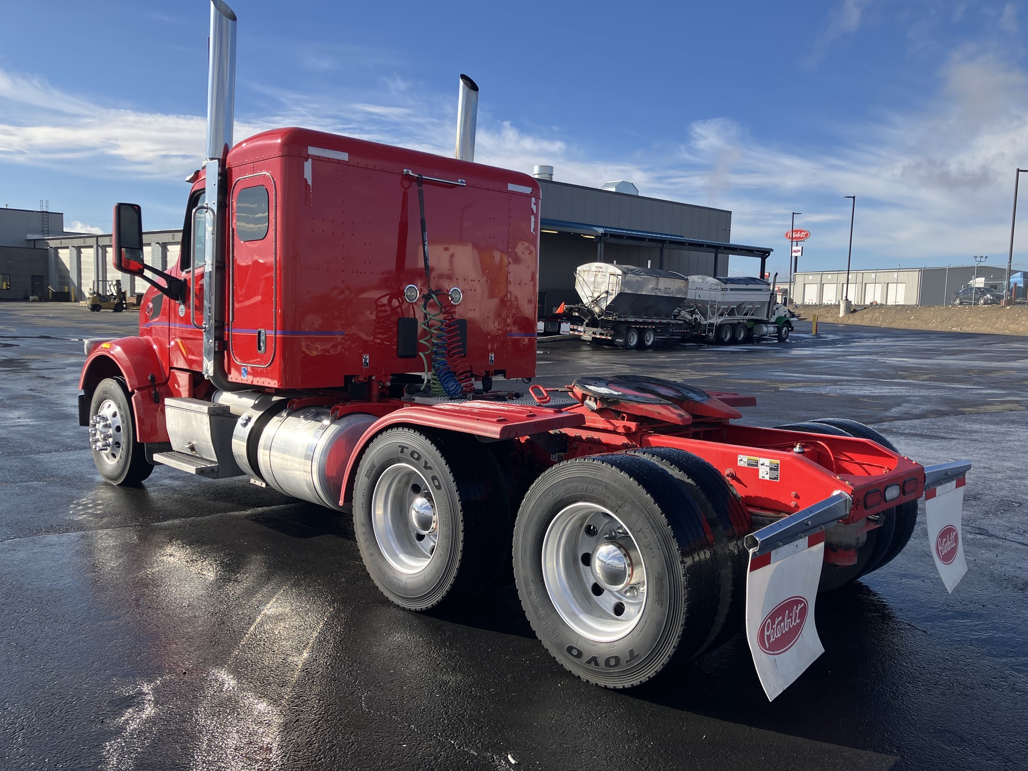 2021 Peterbilt 567 2021 Peterbilt 567 - image 3 of 6