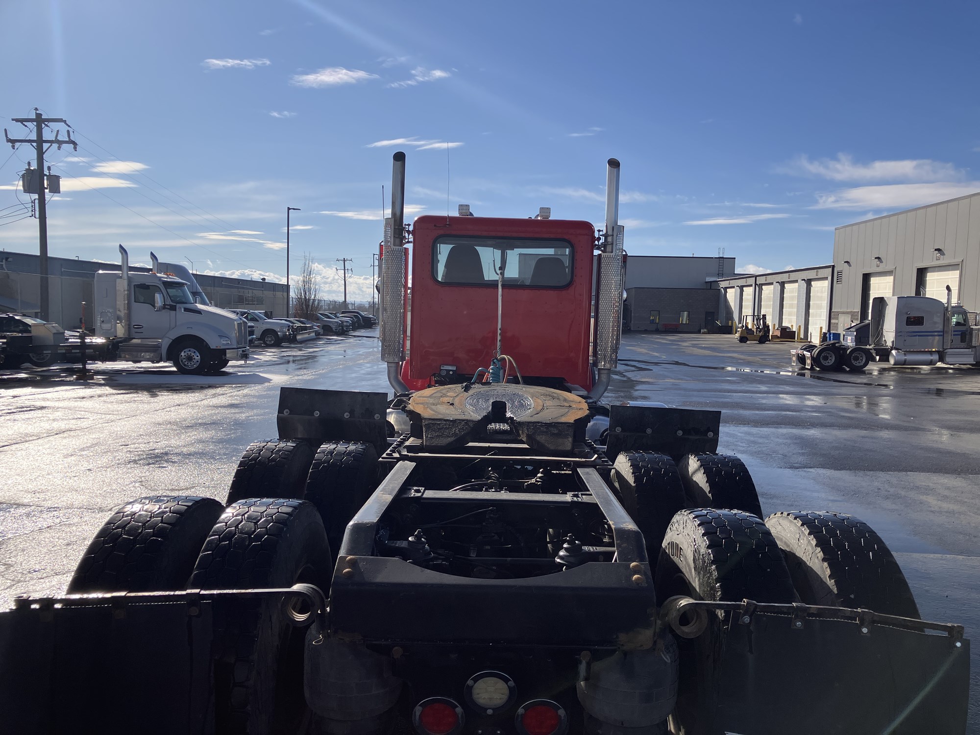 2021 Peterbilt 389 - image 4 of 6