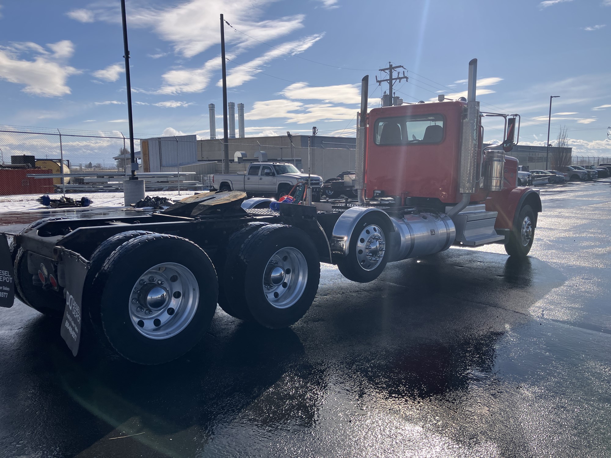 2021 Peterbilt 389 - image 5 of 6