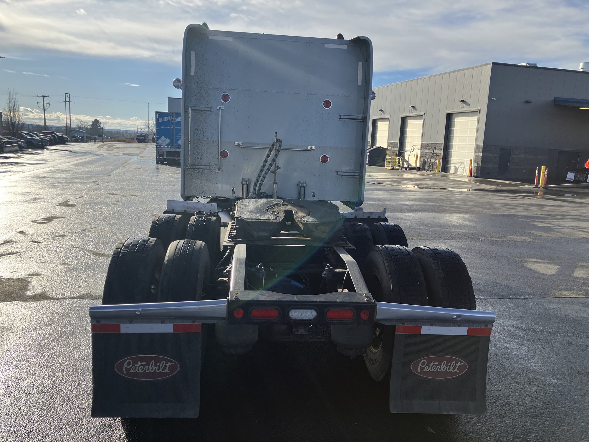 2021 Peterbilt 389 - image 4 of 6