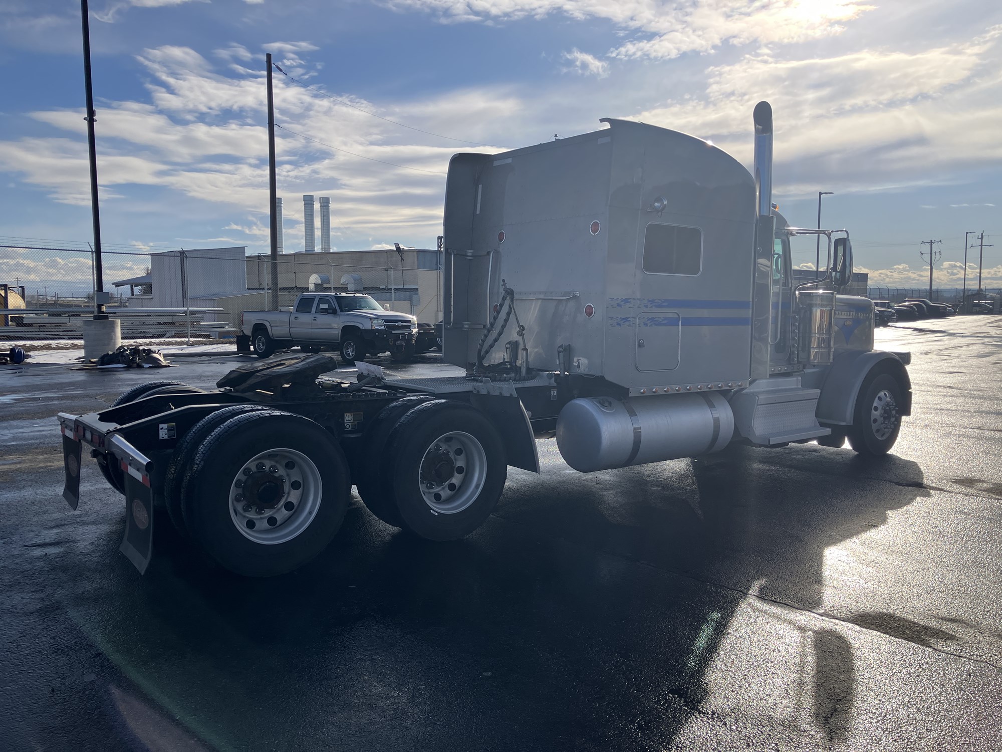 2021 Peterbilt 389 - image 5 of 6