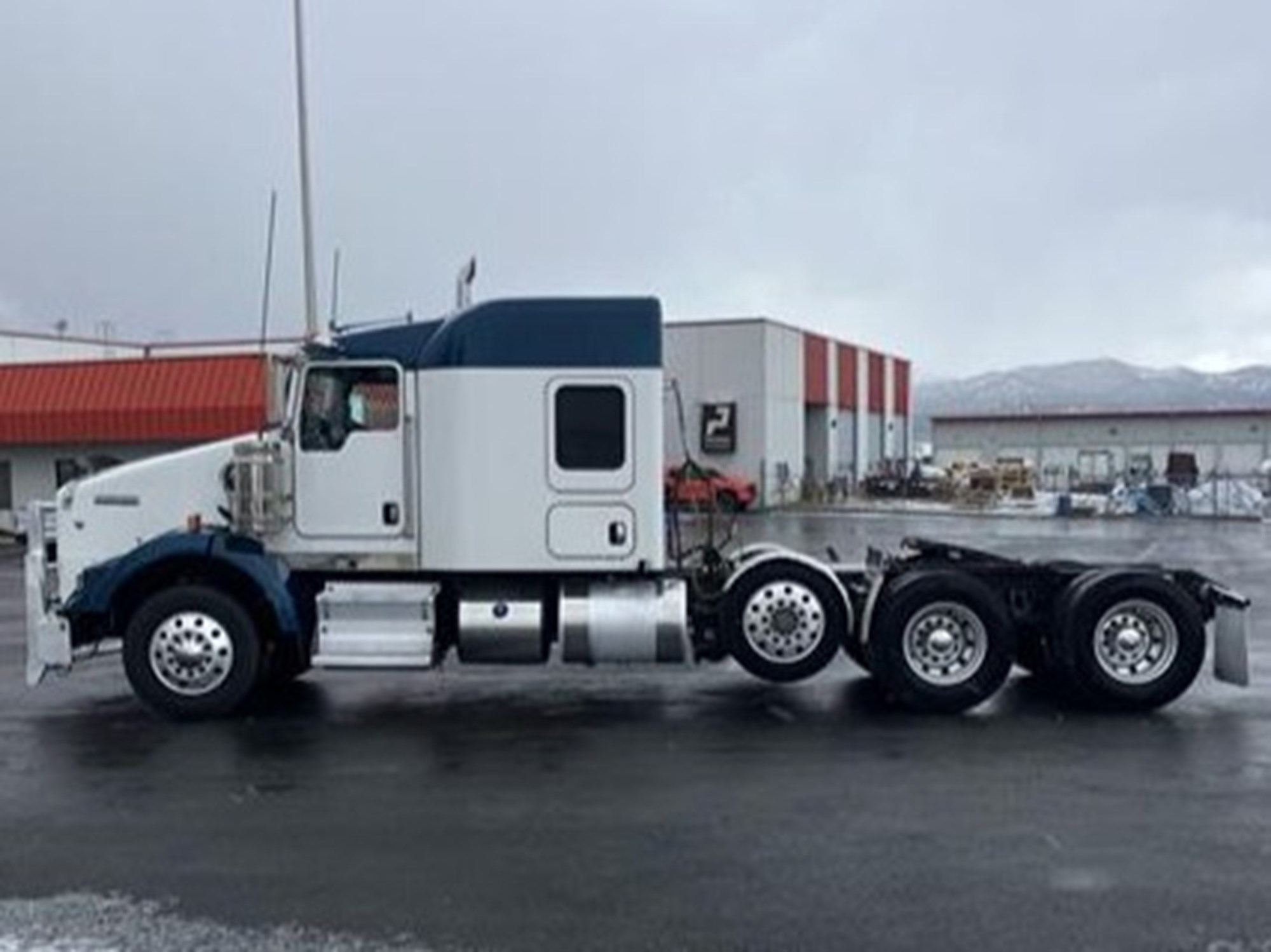 2021 Kenworth T800 - image 3 of 6