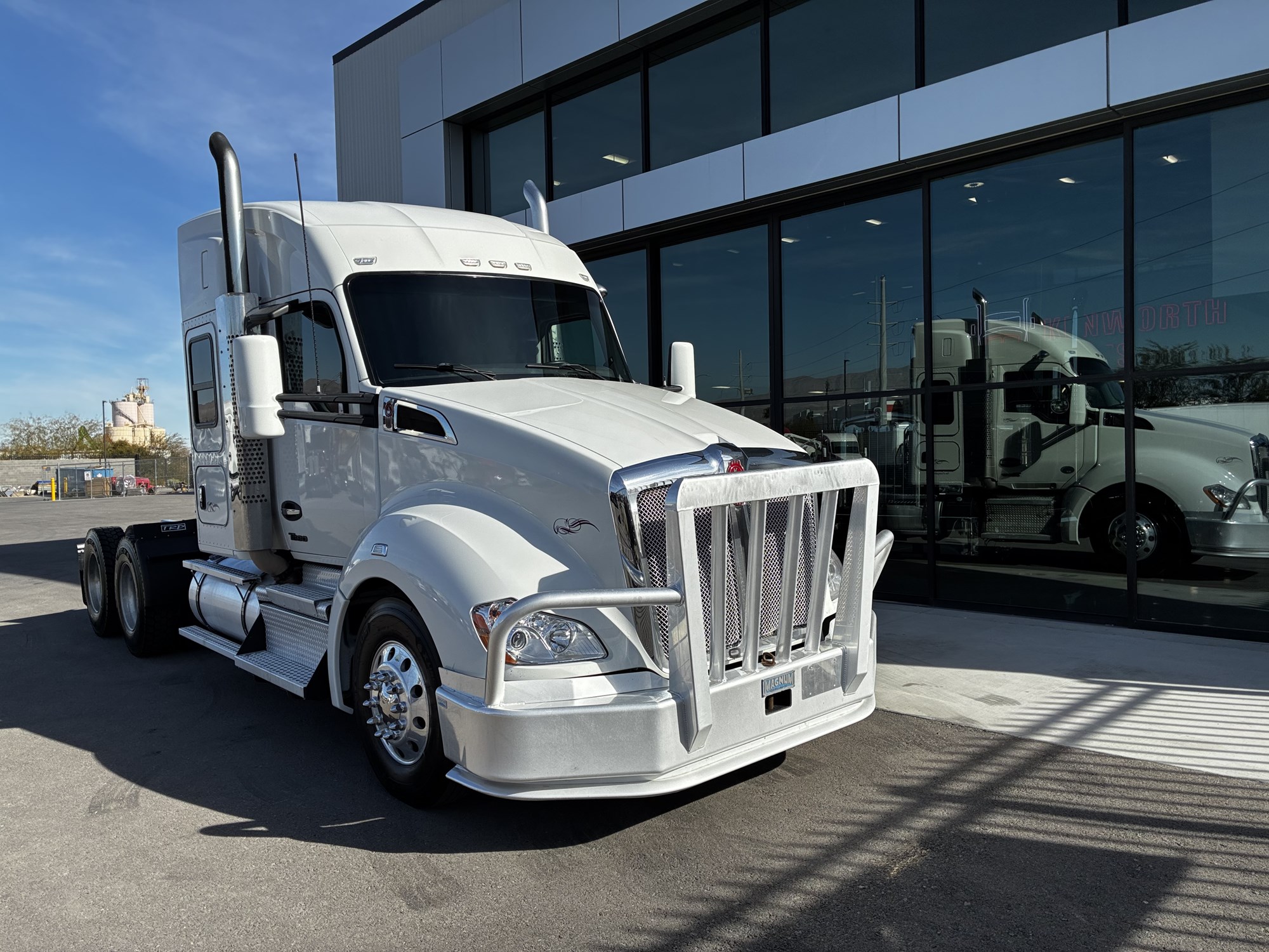 2022 Kenworth T680 - image 1 of 6