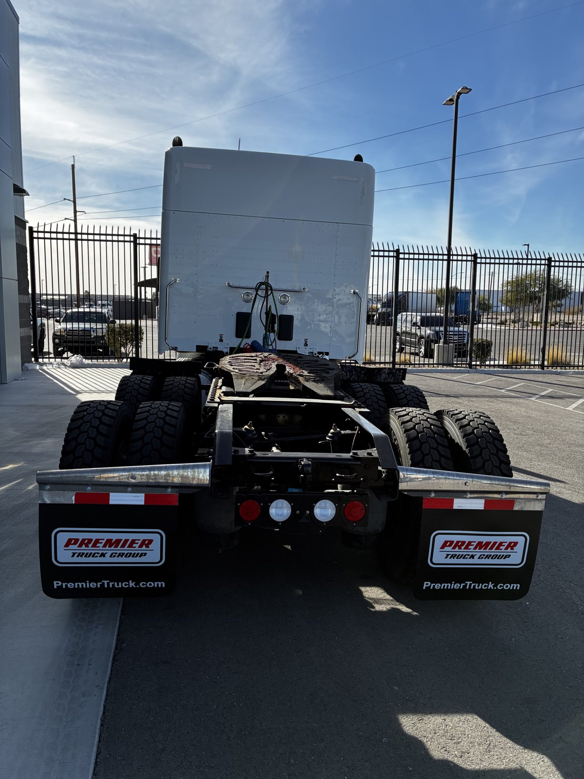 2022 Kenworth T680 - image 5 of 6