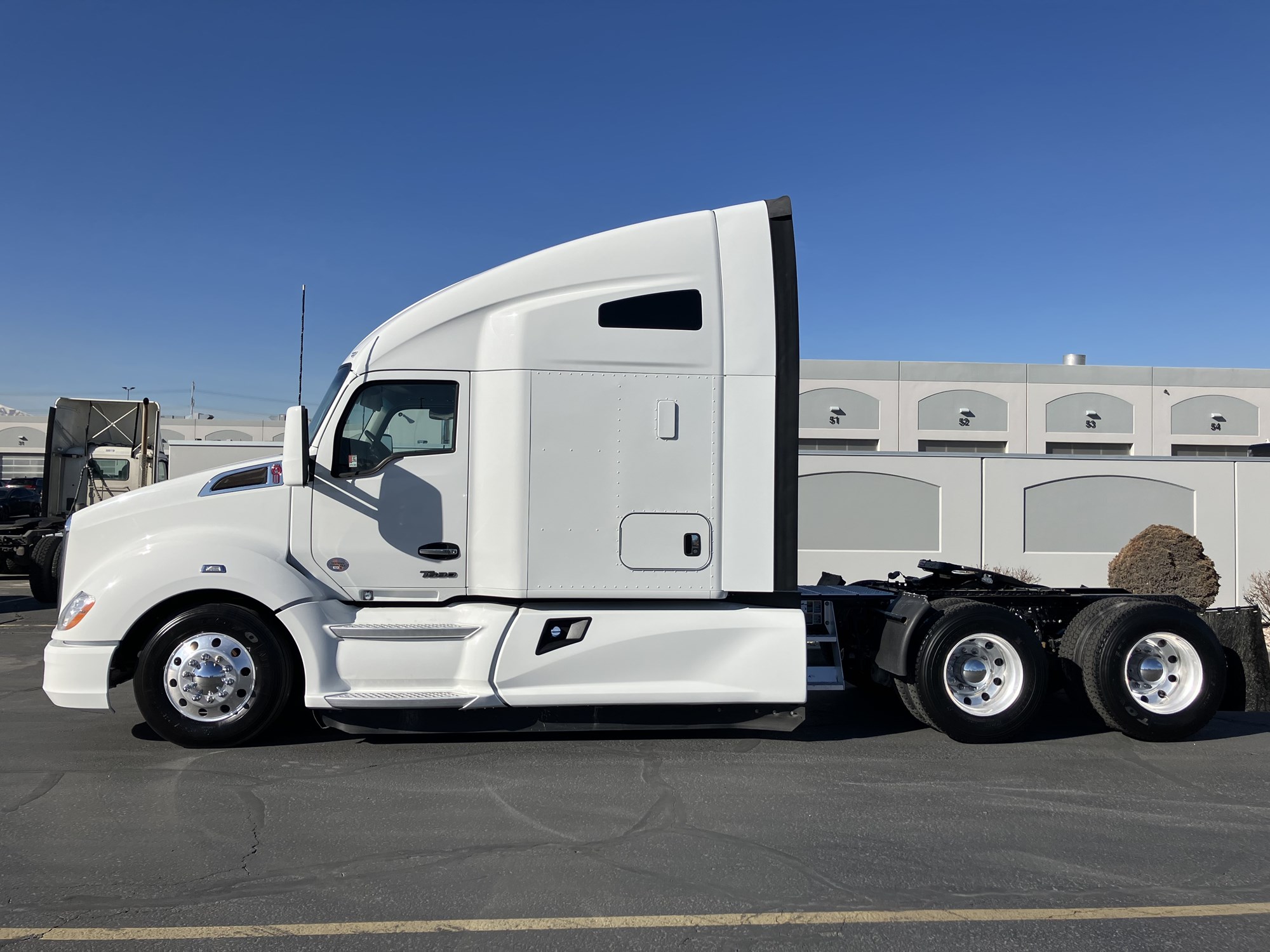 2022 Kenworth T680 - image 1 of 6